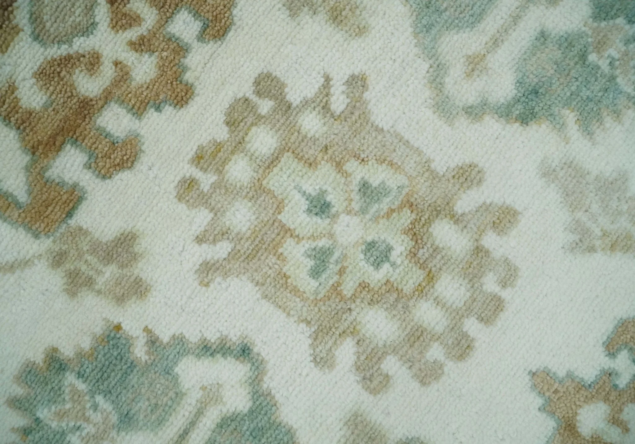 Hand Knotted Ivory and Silver 8x10 Traditional Oushak Wool Area Rug - Image 4