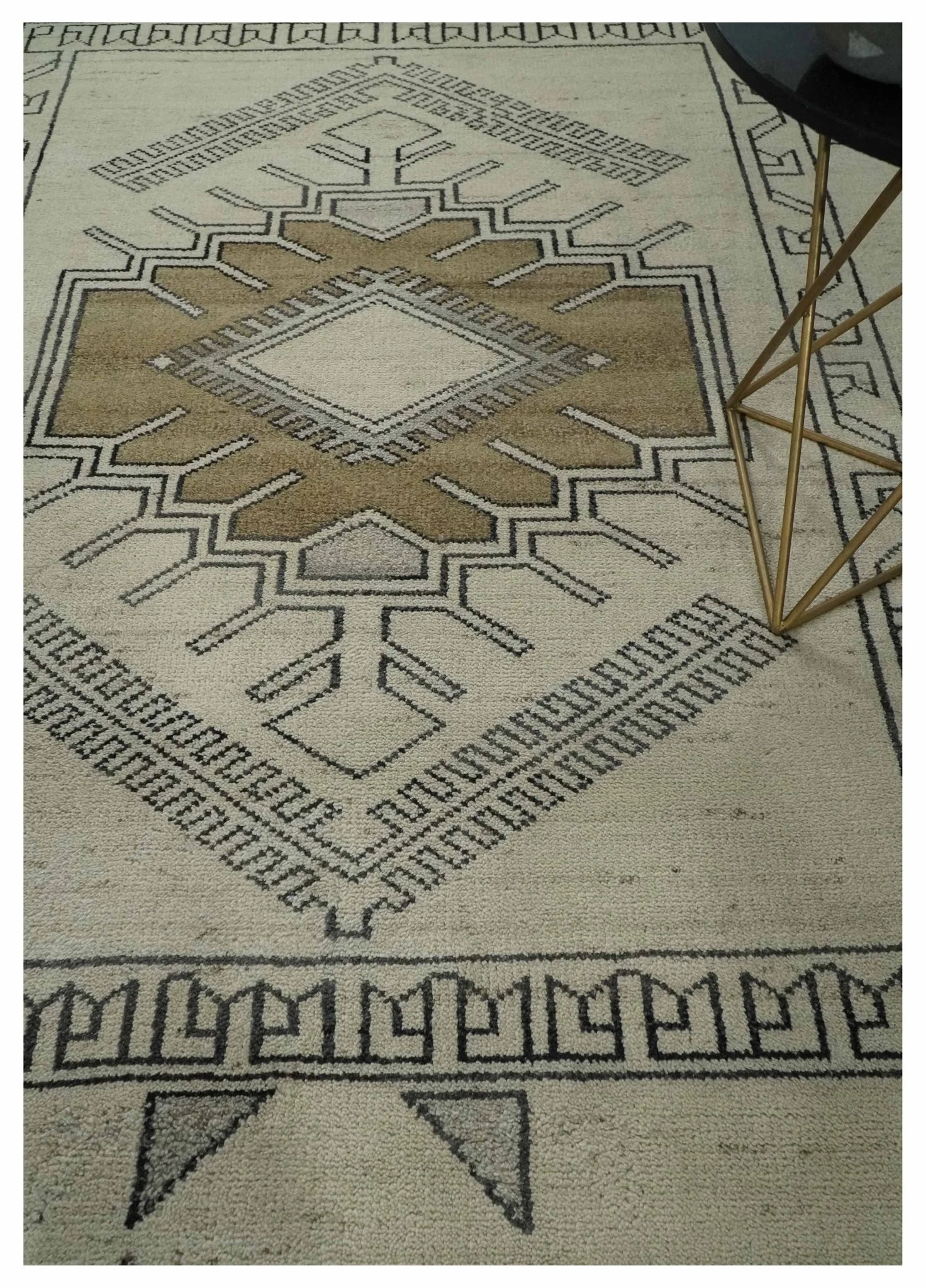 Natural Wool Hand Knotted Ivory, Beige and Black Traditional Heriz Serapi Wool Multi Size wool Area Rug, Kids, Living Room and Bedroom Rug - Image 2