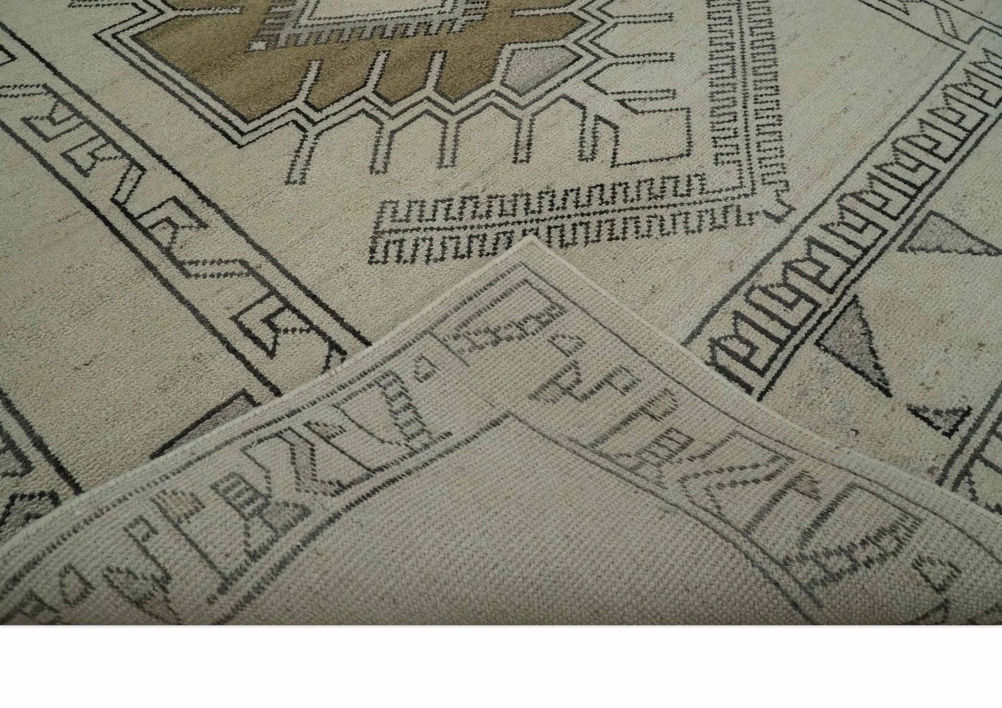 Natural Wool Hand Knotted Ivory, Beige and Black Traditional Heriz Serapi Wool Multi Size wool Area Rug, Kids, Living Room and Bedroom Rug - Image 6