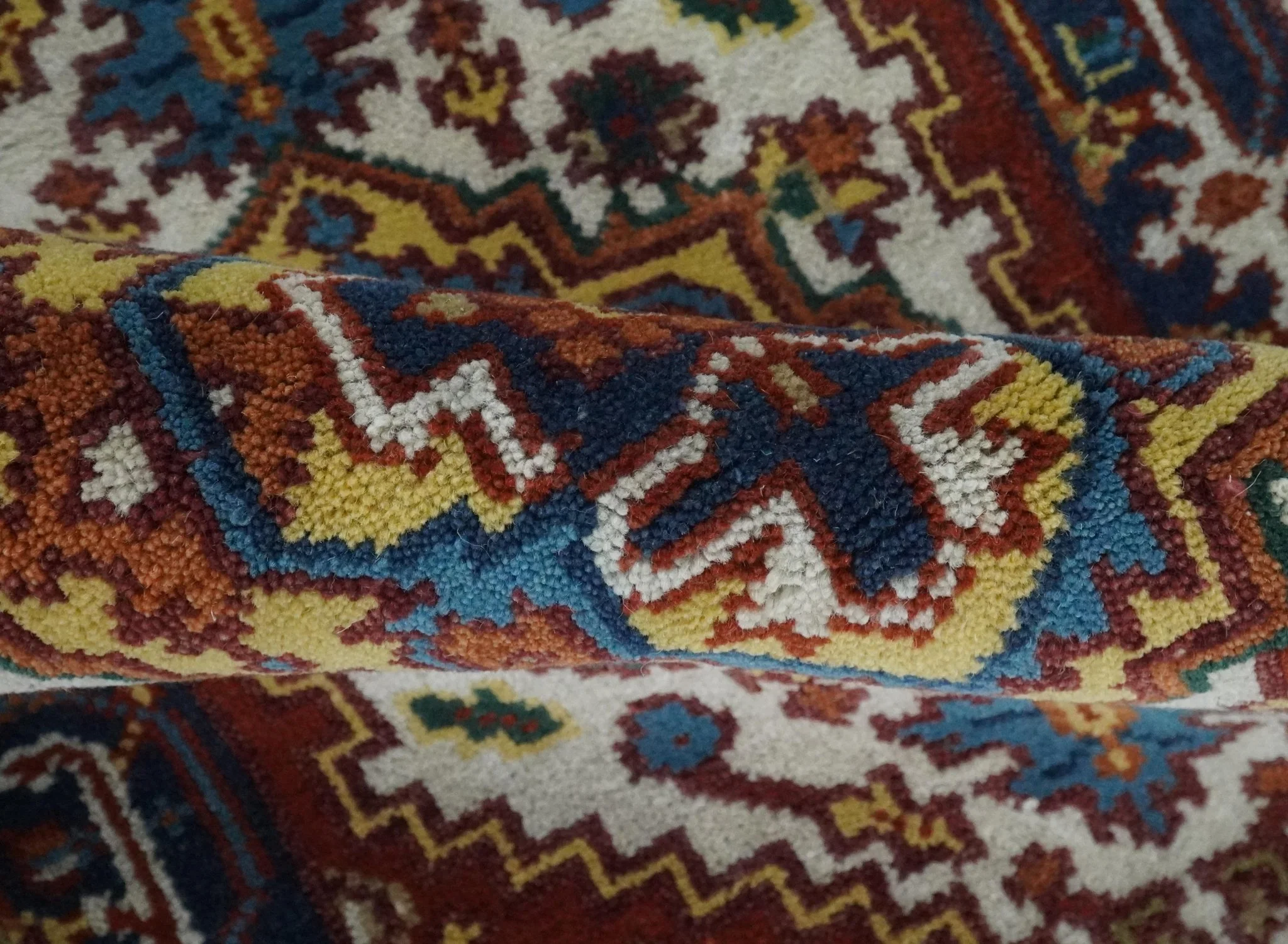 2.6x6 Hand knotted Gold, Ivory, Brown and Blue Traditional wool Area Rug - Image 4