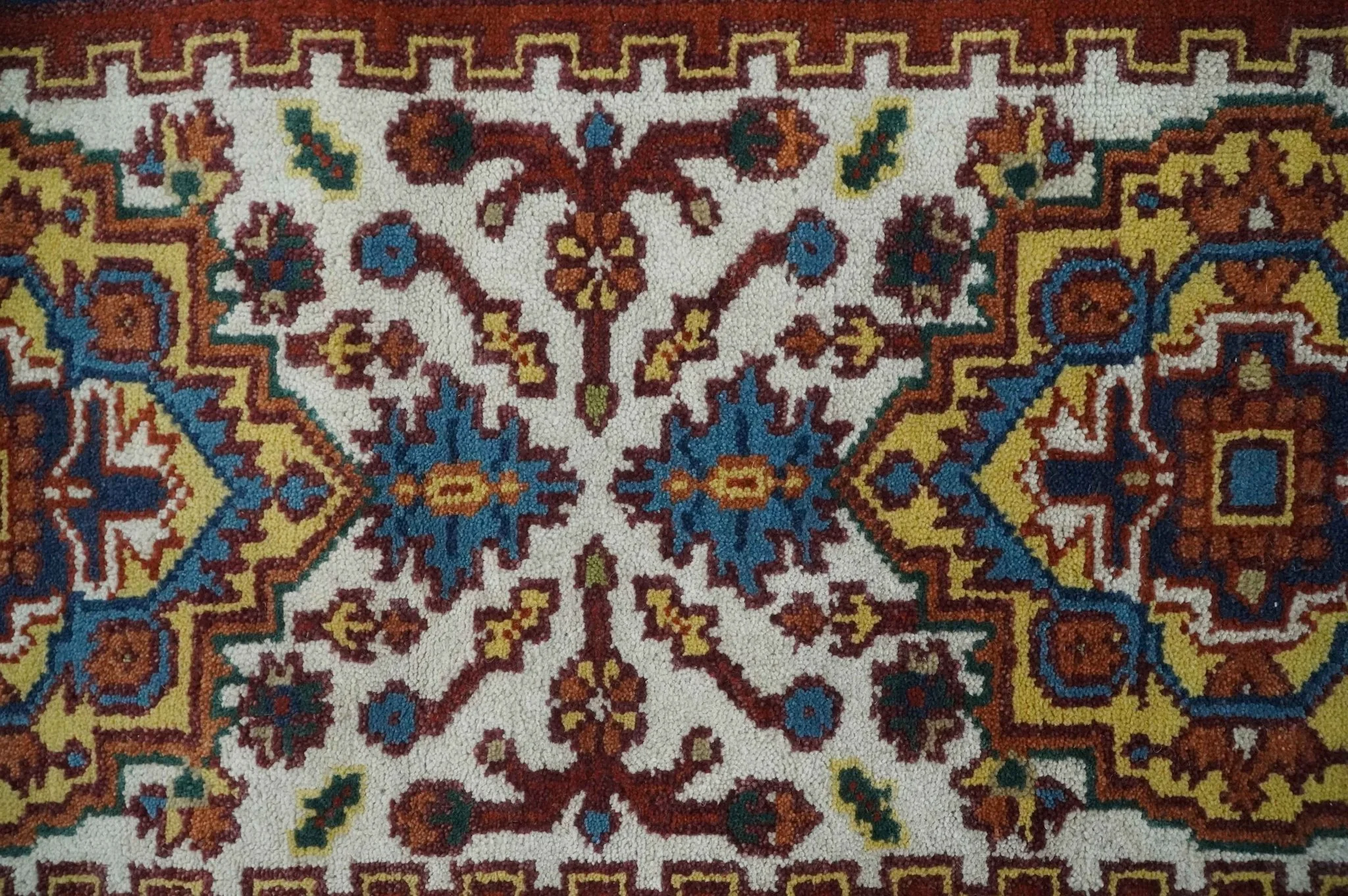 2.6x6 Hand knotted Gold, Ivory, Brown and Blue Traditional wool Area Rug - Image 7