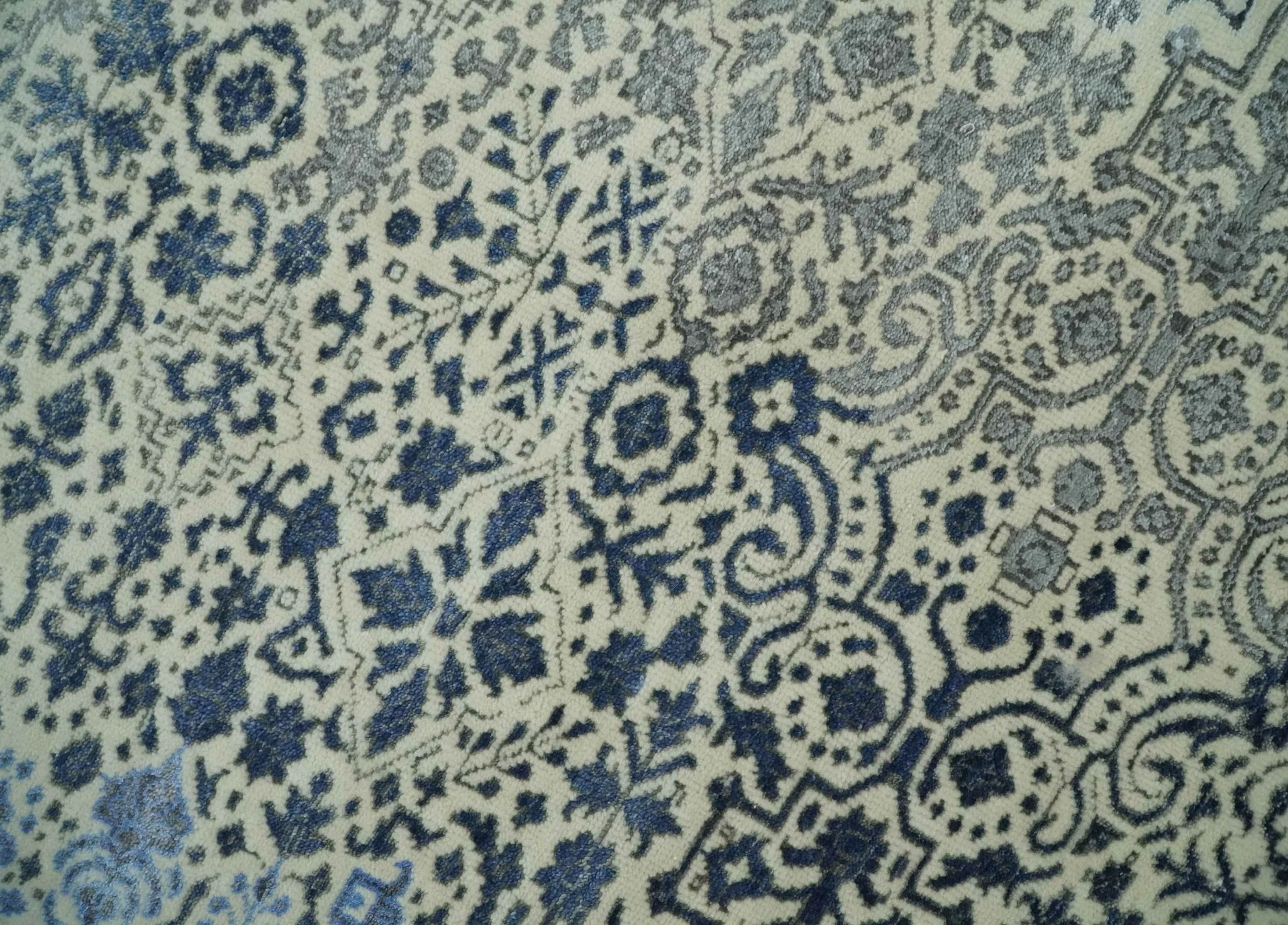 Woolen Modern Contemporray Wool Beige, Blue and Silver Hand knotted Rug - Image 4