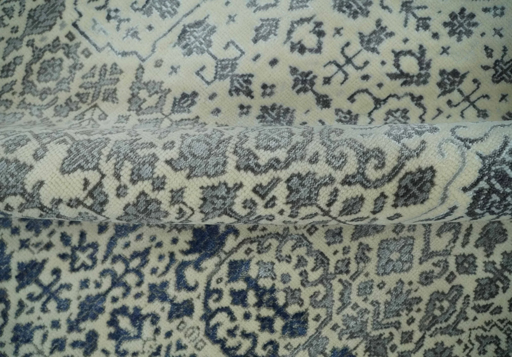 Woolen Modern Contemporray Wool Beige, Blue and Silver Hand knotted Rug - Image 8
