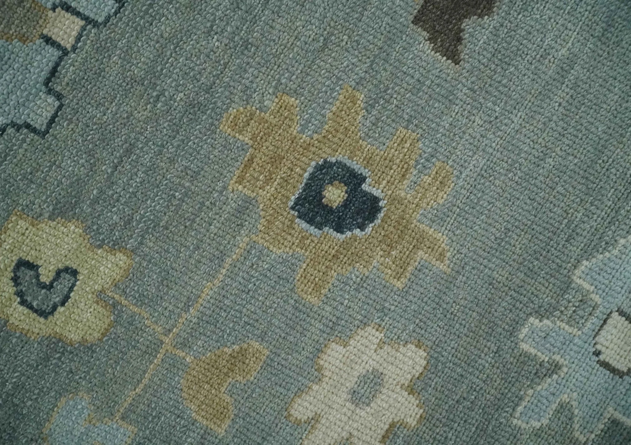 Antique Finish Multi Size Hand Knotted Oushak Silver and Beige Traditional Area Rug - Image 4