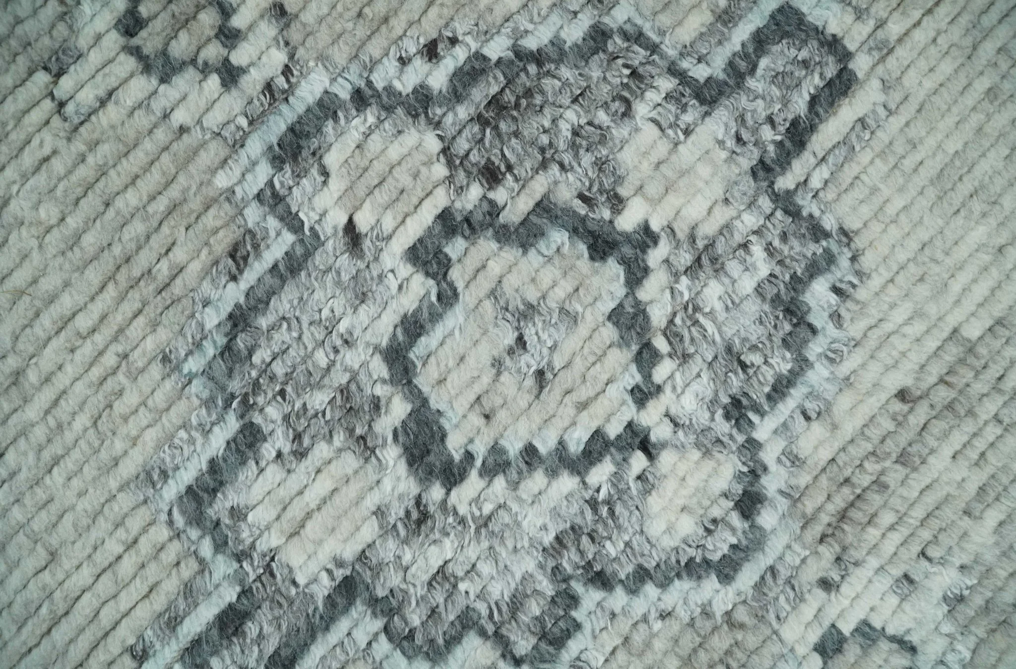 Hand Knotted Silver and Charcoal Traditional with Blended Custom Made Wool Rug - Image 4