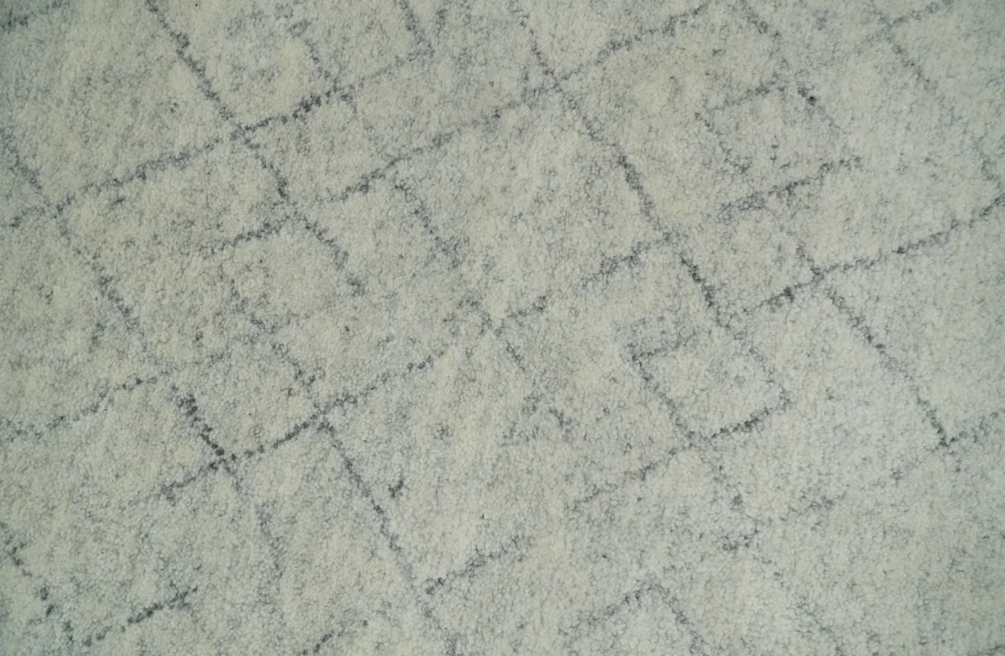 Hand Knotted Silver and Gray 9x12 Trellis Moroccan Rug Made with Fine Wool | TRDCP638912 - Image 4