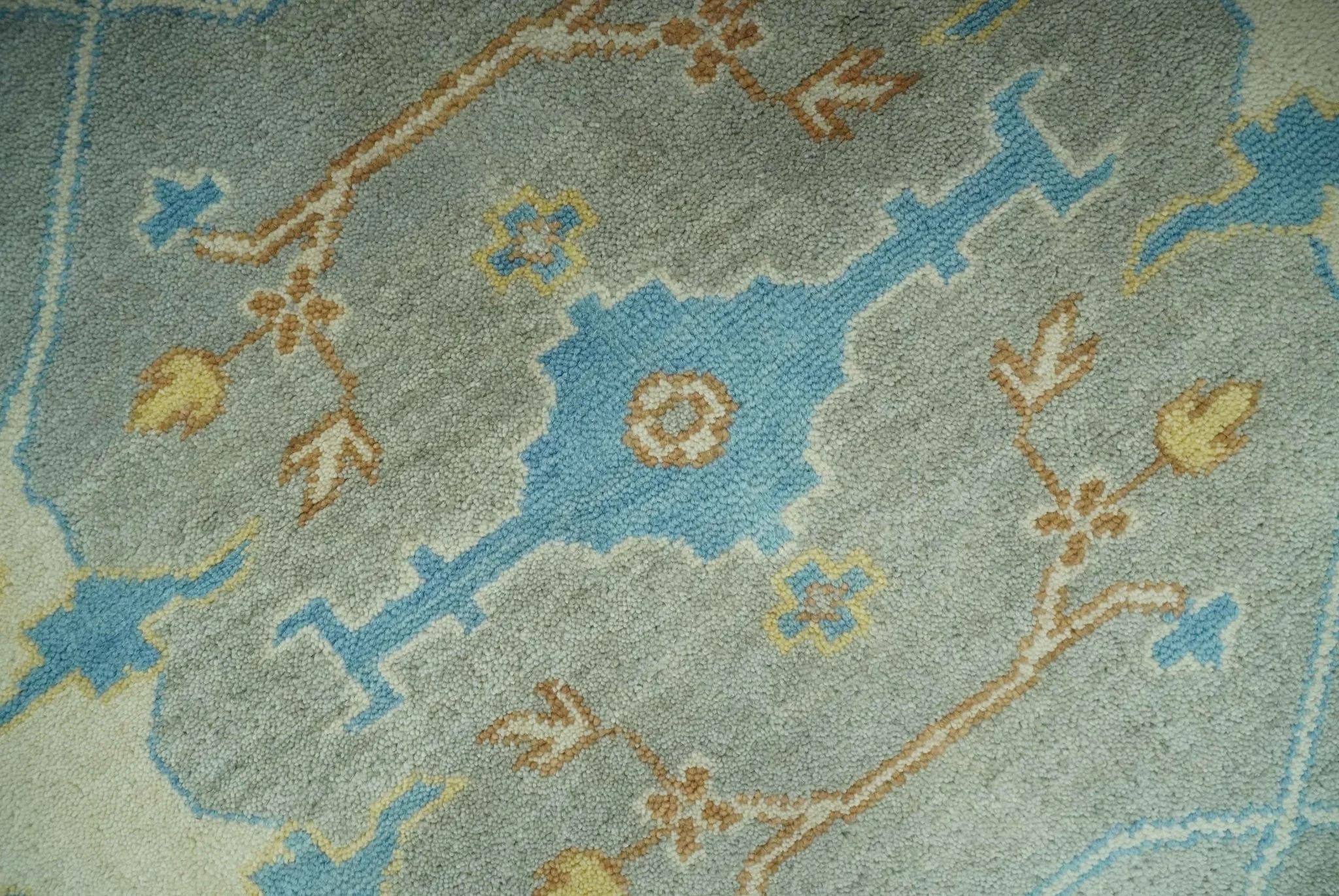 Traditional Hand Knotted Silver and Ivory 8x10 Oriental Oushak wool area rug - Image 4