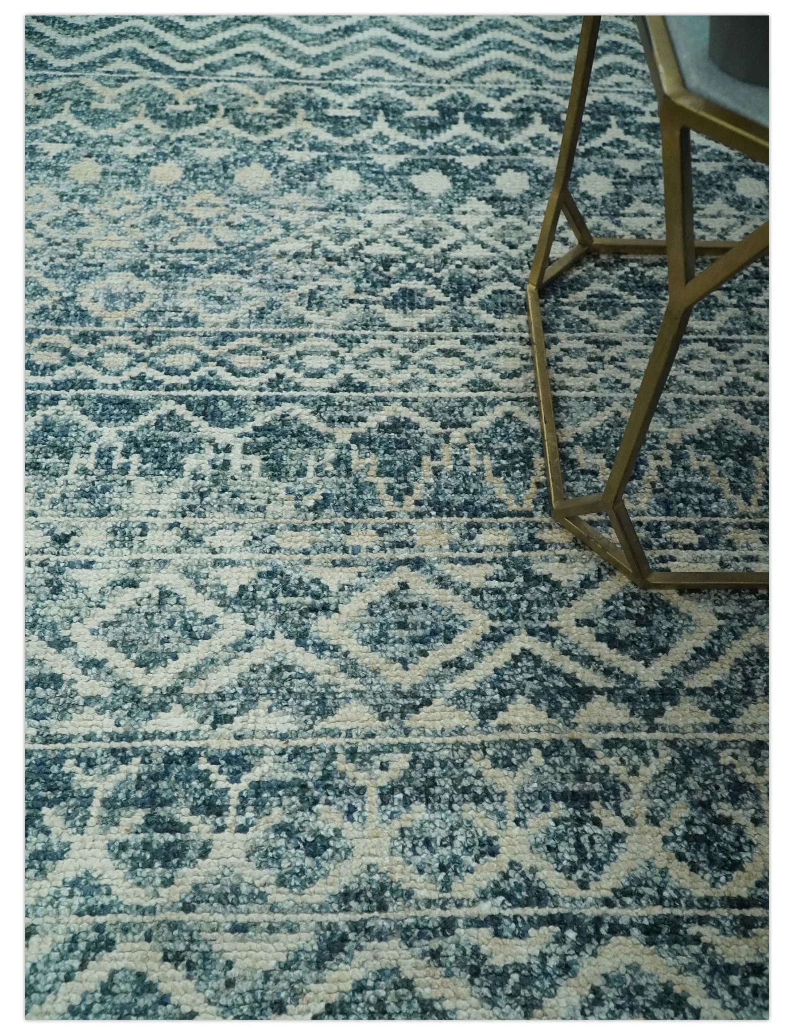 Teal and Ivory 5.6x8.6 Southwestern Tribal Trellis Recycled Art Silk Area Rug - Image 2