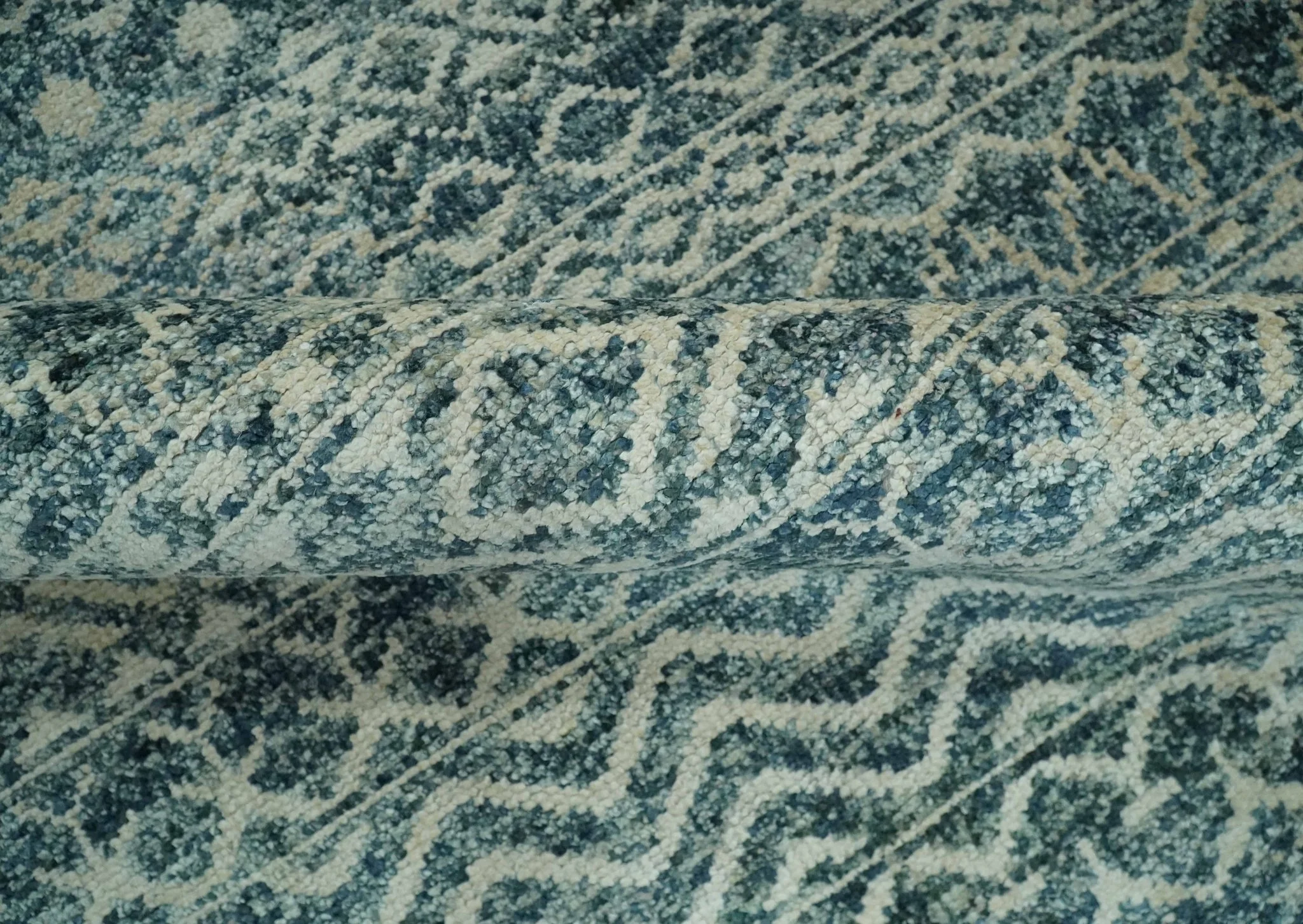 Teal and Ivory 5.6x8.6 Southwestern Tribal Trellis Recycled Art Silk Area Rug - Image 6