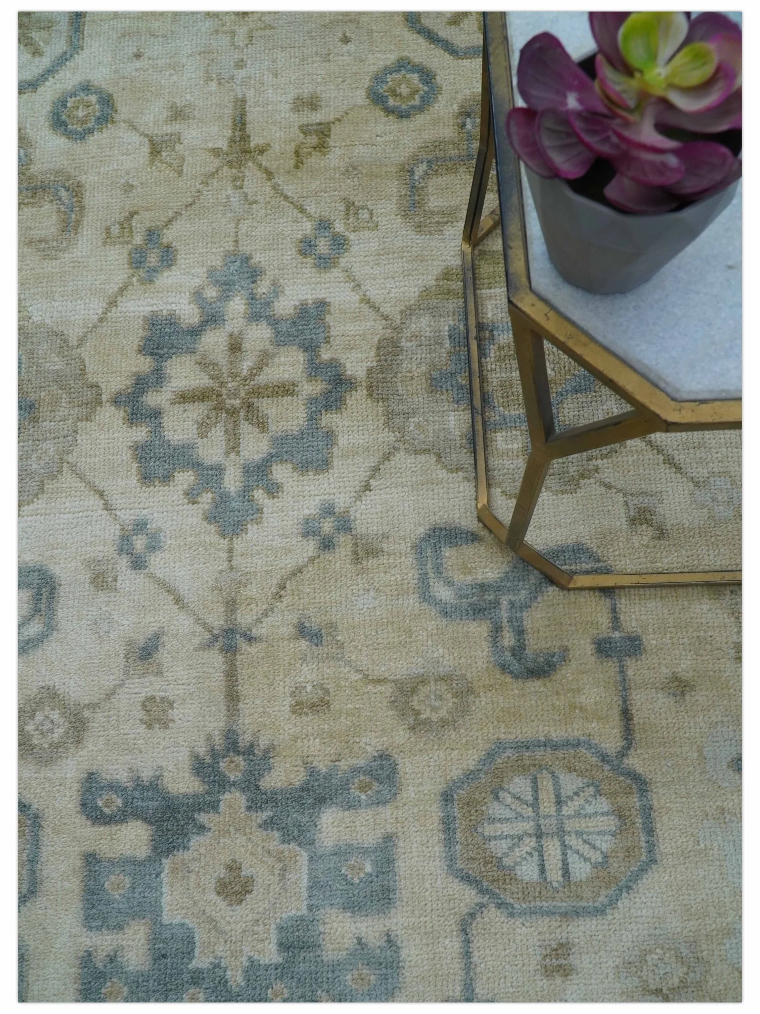 Hand Knotted Traditional Oushak Design Ivory And Gray 6x9 Wool Rug - Image 3
