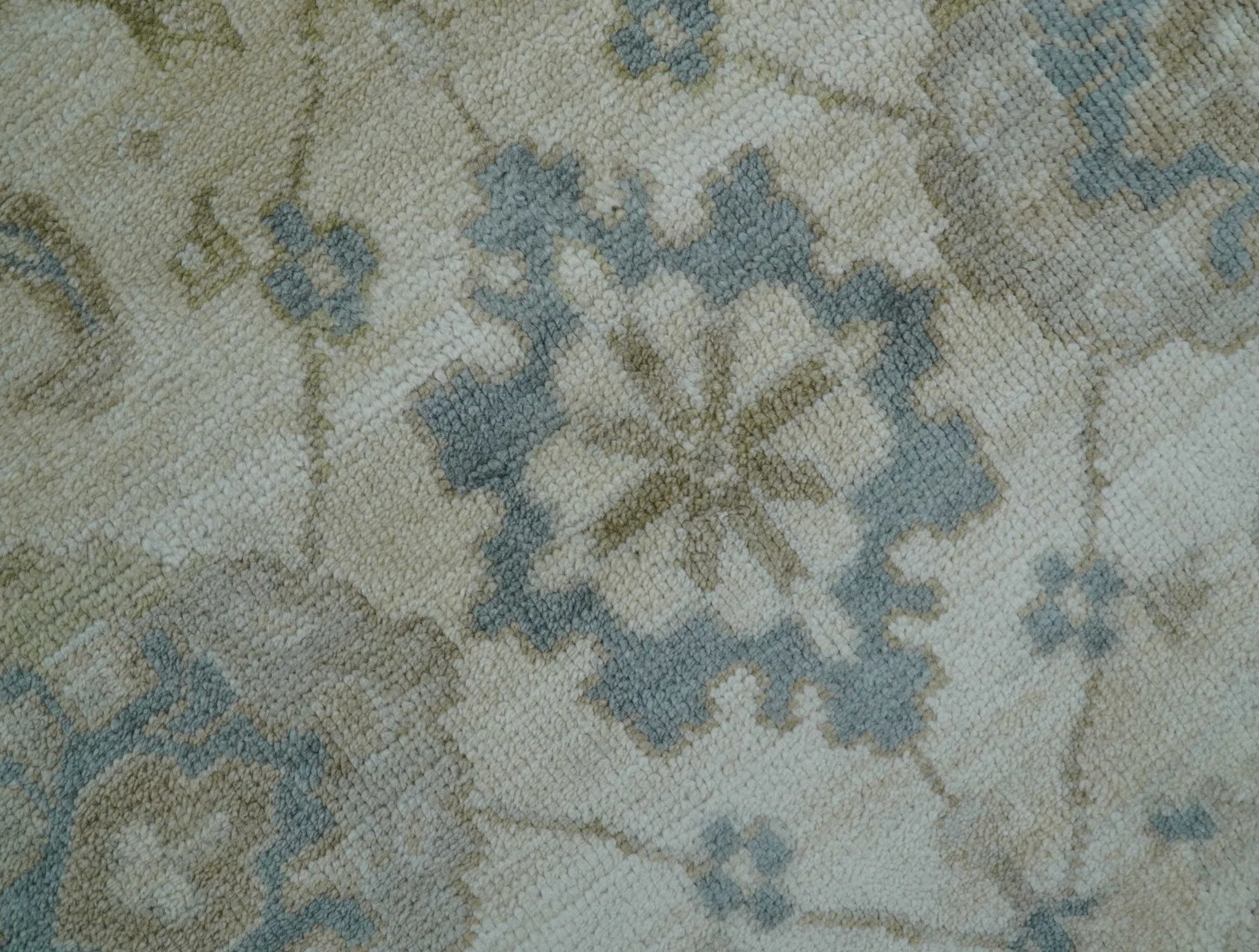 Hand Knotted Traditional Oushak Design Ivory And Gray 6x9 Wool Rug - Image 7