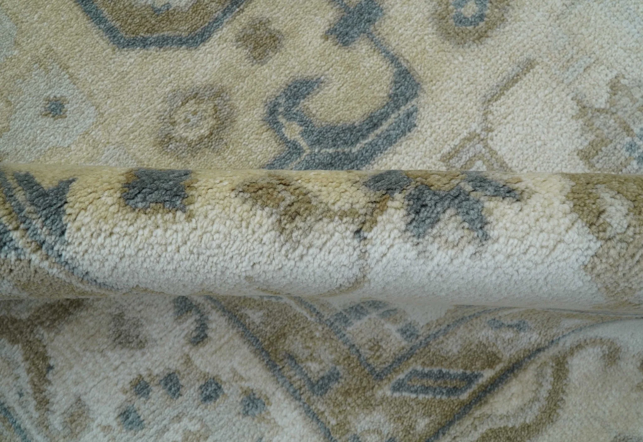 Hand Knotted Traditional Oushak Design Ivory And Gray 6x9 Wool Rug - Image 8