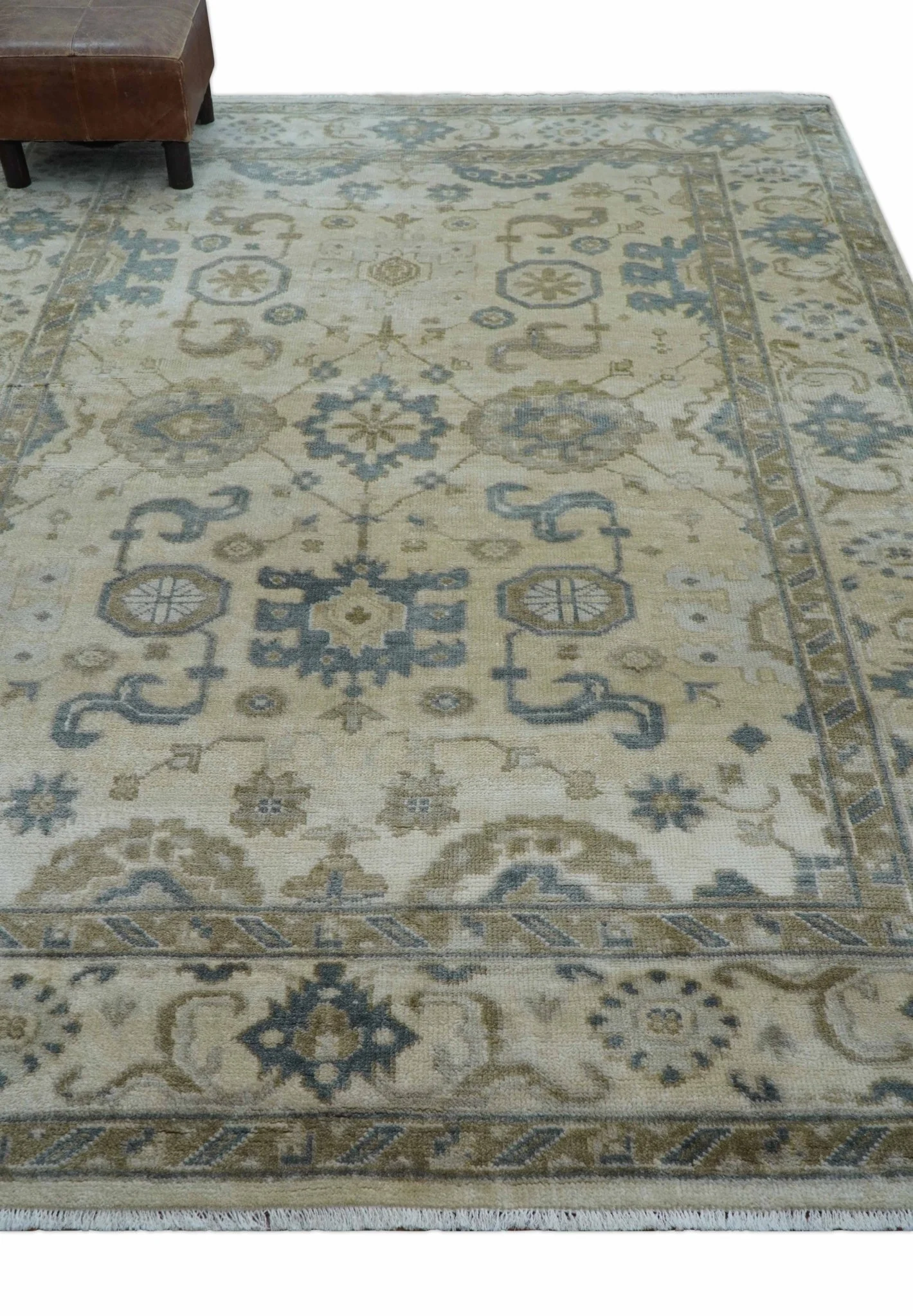 Hand Knotted Traditional Oushak Design Ivory And Gray 6x9 Wool Rug - Image 9