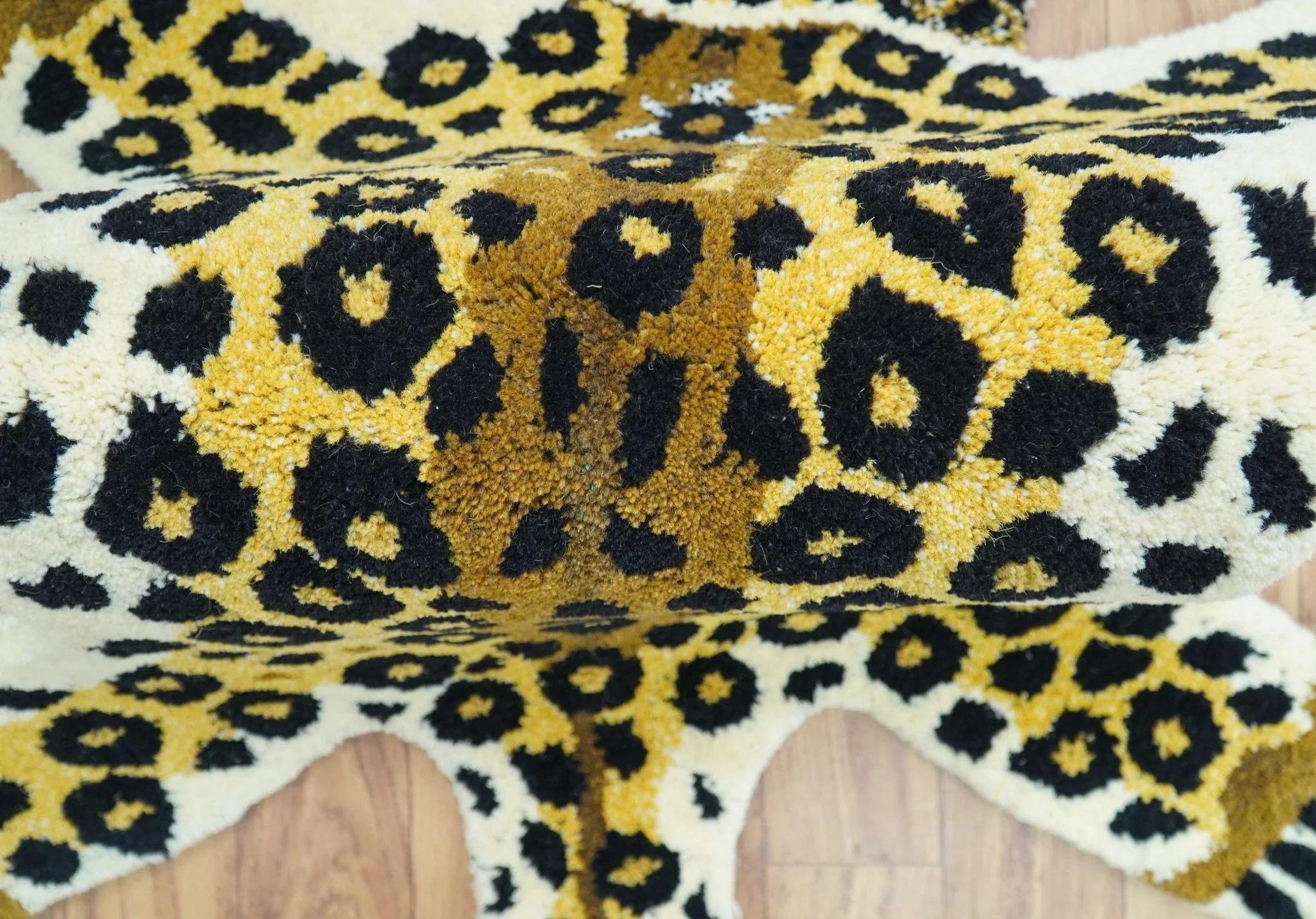 Hand Tufted 2x3 Gold Animal Leopard Wool Area Rug - Image 5