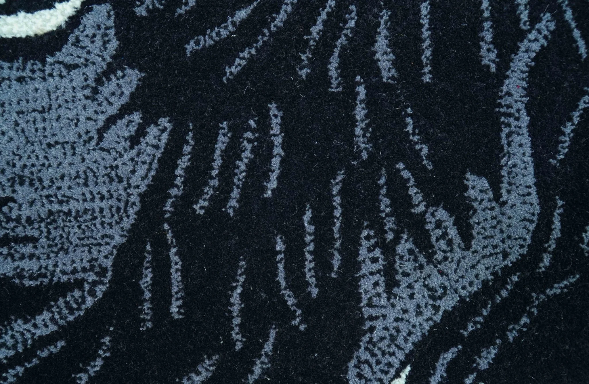 Hand Tufted 2x3 Animal Black Panther Wool Area Rug - Image 3