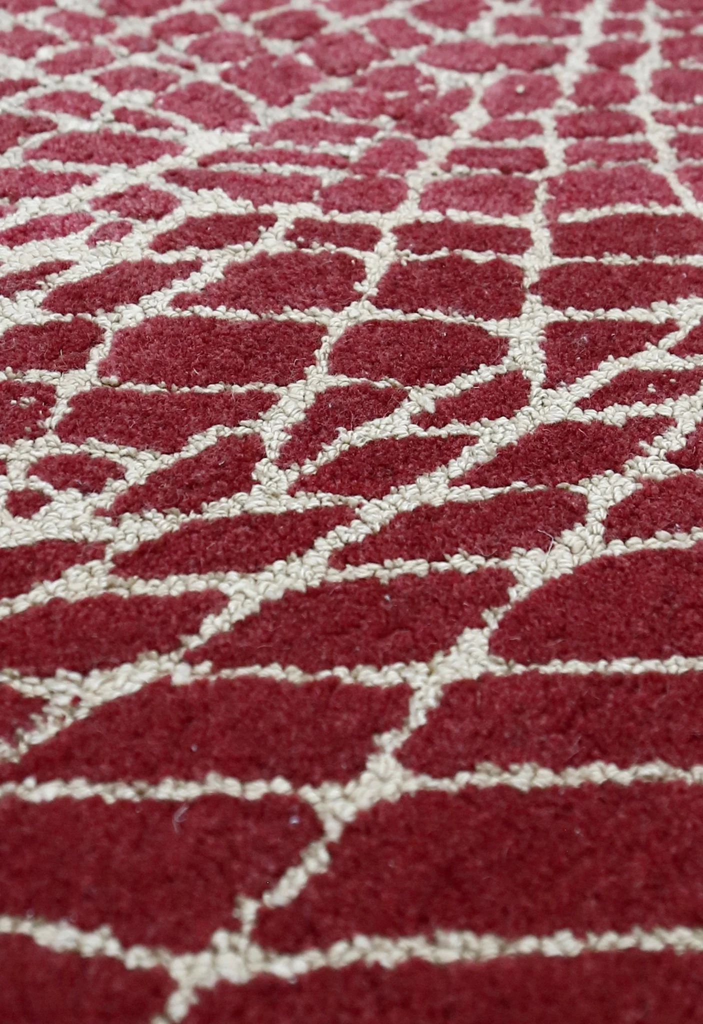 Web Hand Tufted 5x8 Modern Style Maroon Wool Area Rug - Image 6