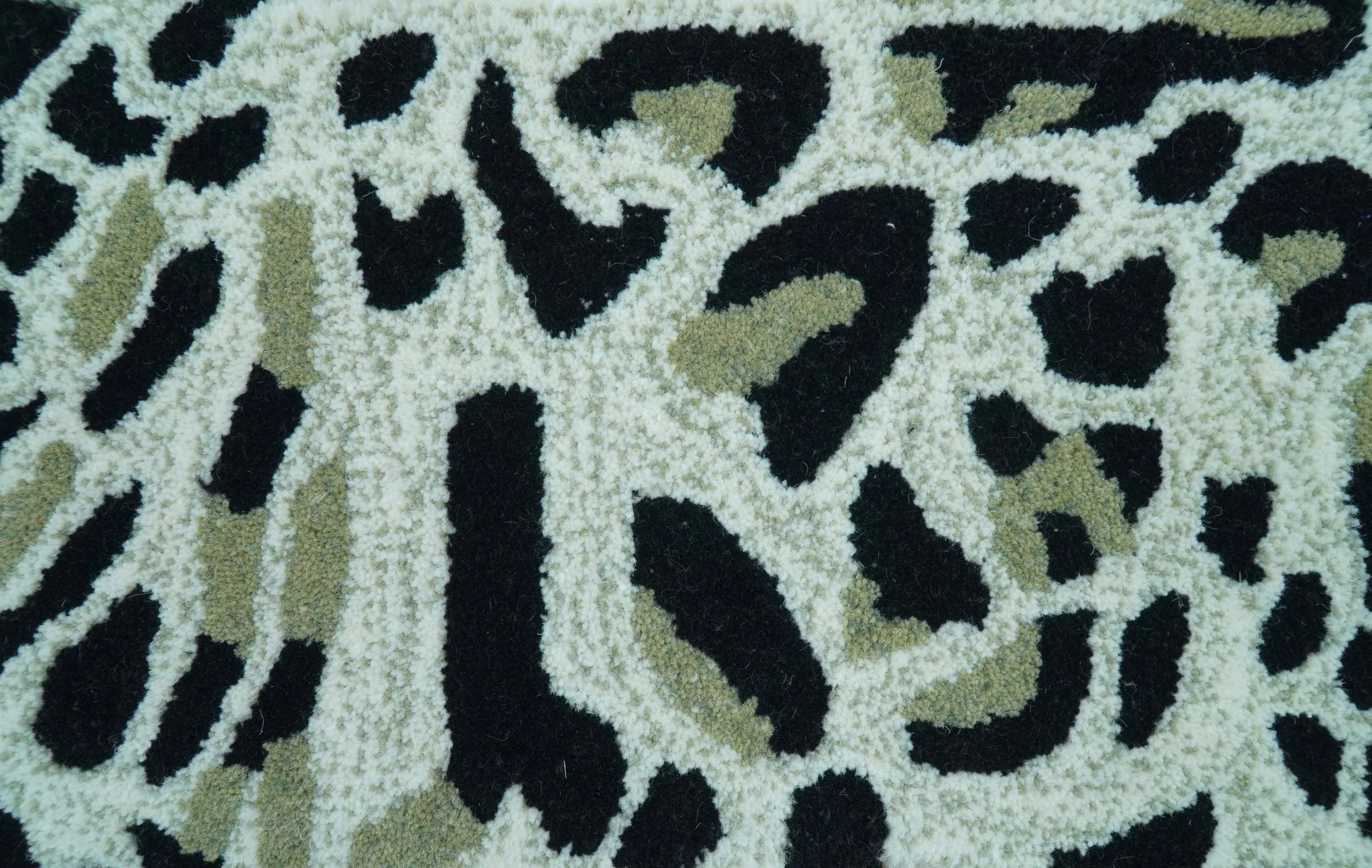 Hand Tufted Animal Cat White And Black 2x3 Wool Area Rug - Image 4