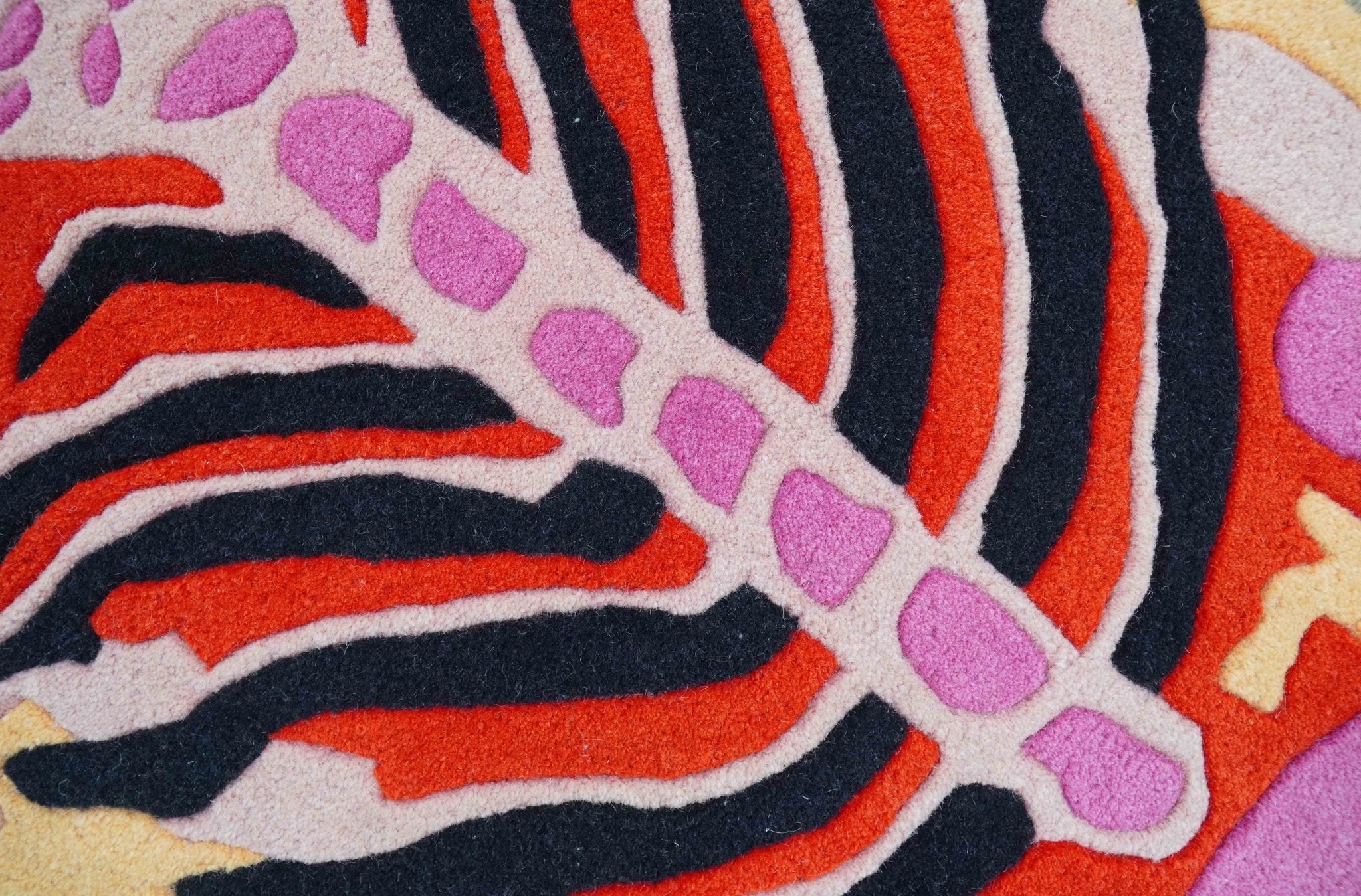 Hand Tufted Animal Tiger Black 3x5 Wool Area Rug - Image 3