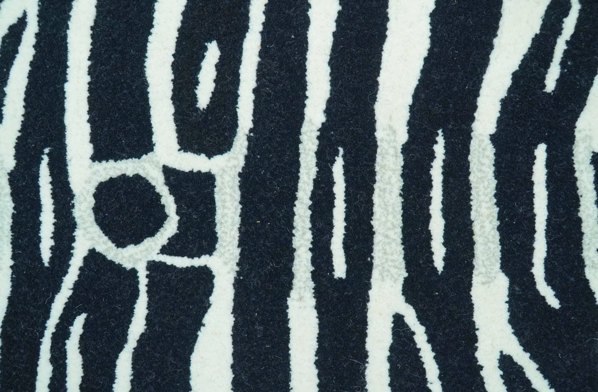Hand Tufted Animal Zebra Black 3x5 Wool Area Rug - Image 4