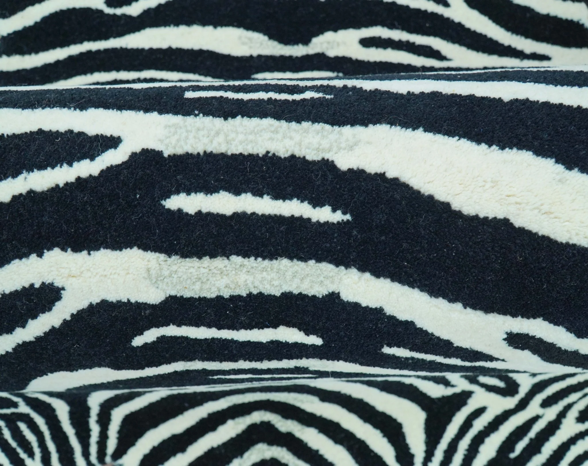 Hand Tufted Animal Zebra Black 3x5 Wool Area Rug - Image 5