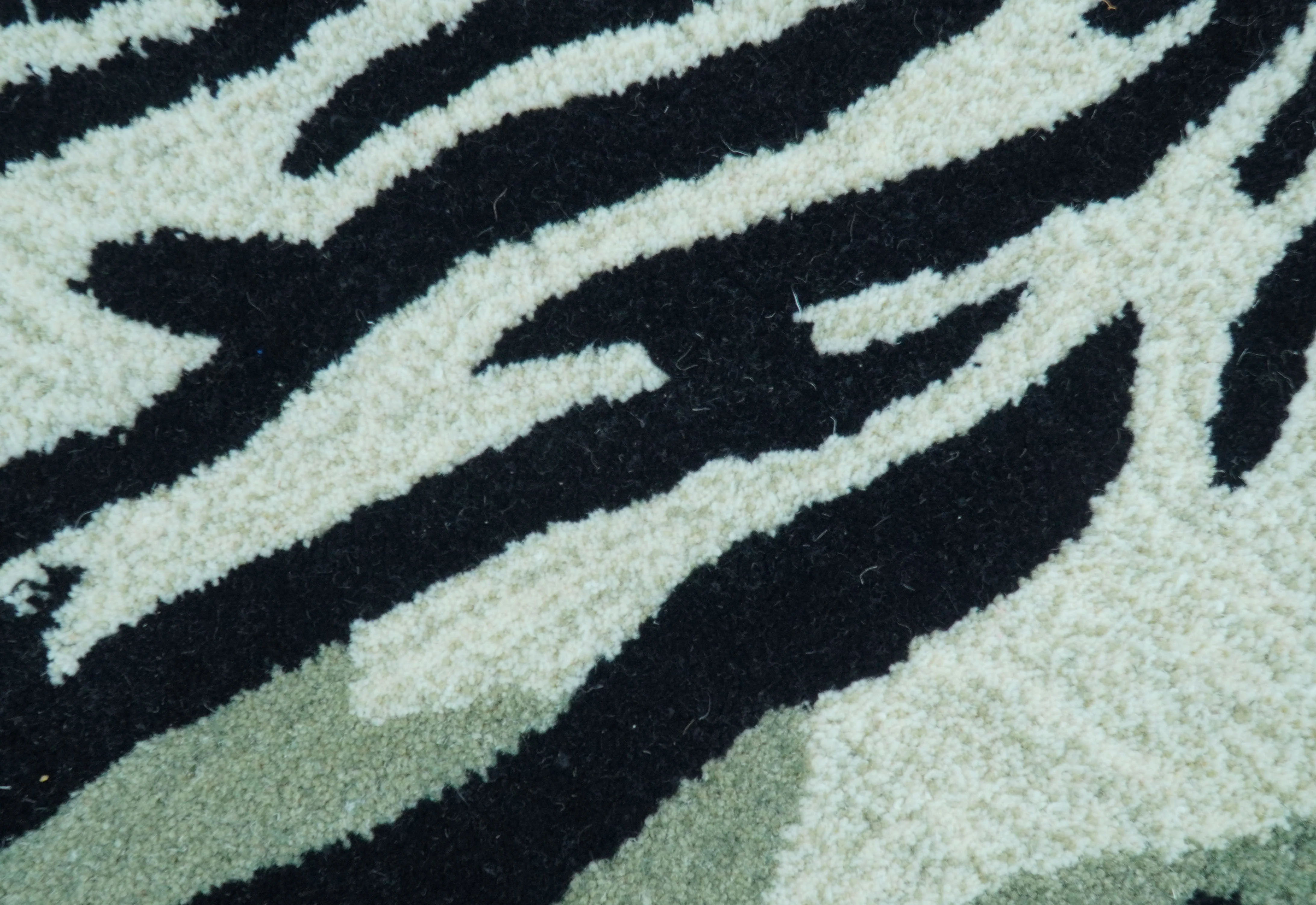 Hand Tufted Black And White Animal Tiger 2x6  Wool Area Rug - Image 3