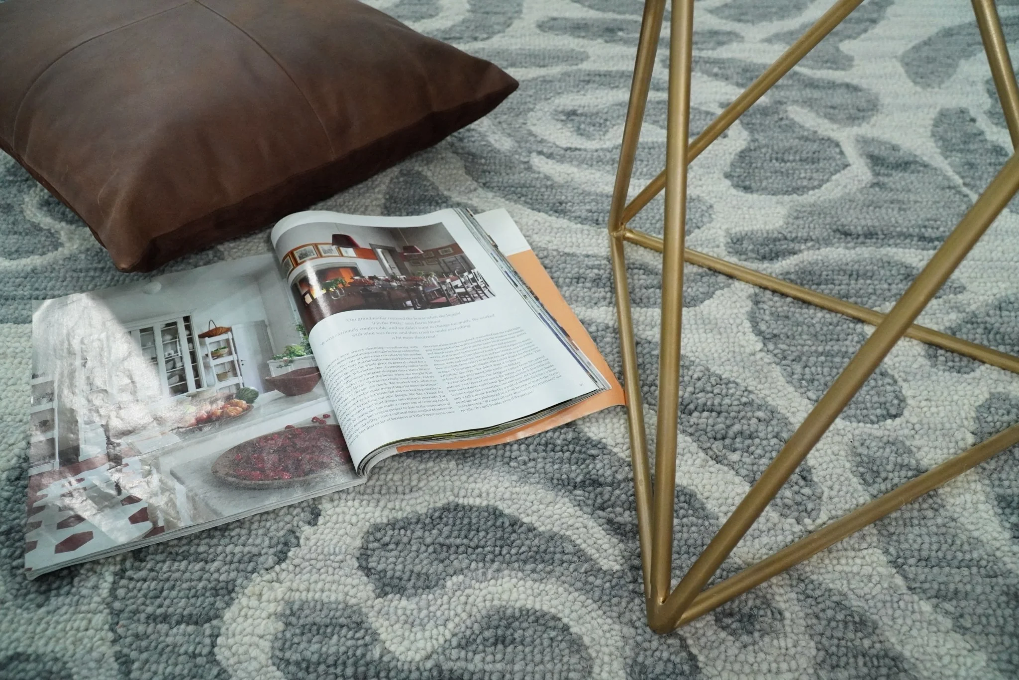 Hand Tufted Contemporary Gray and Silver Wool Area Rug - Image 5
