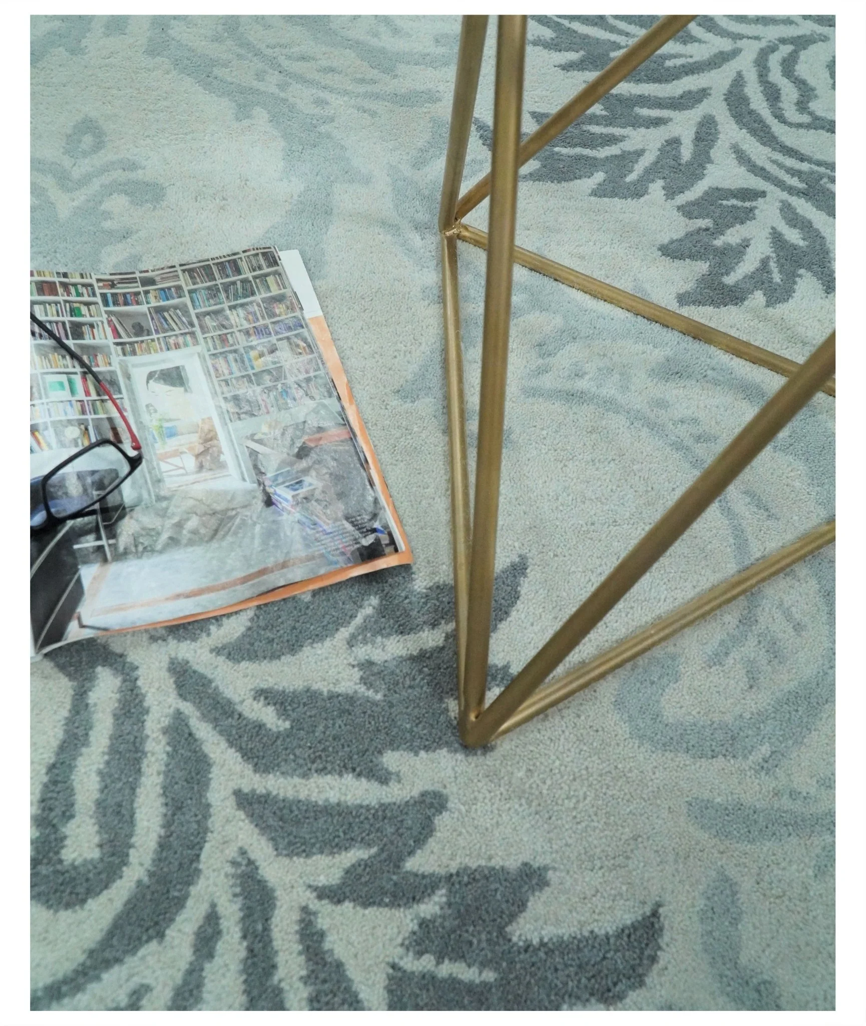 Hand tufted Ivory and Gray Contemporary area rug - Image 6