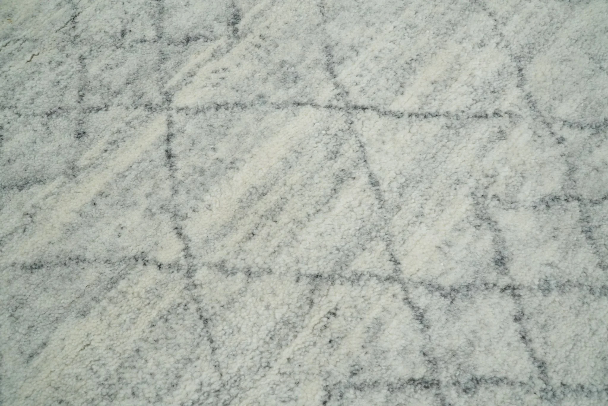 Hand Woven Silver and Gray 8x10 Trellis Moroccan Rug Made with Fine Wool | TRDCP79810 - Image 3