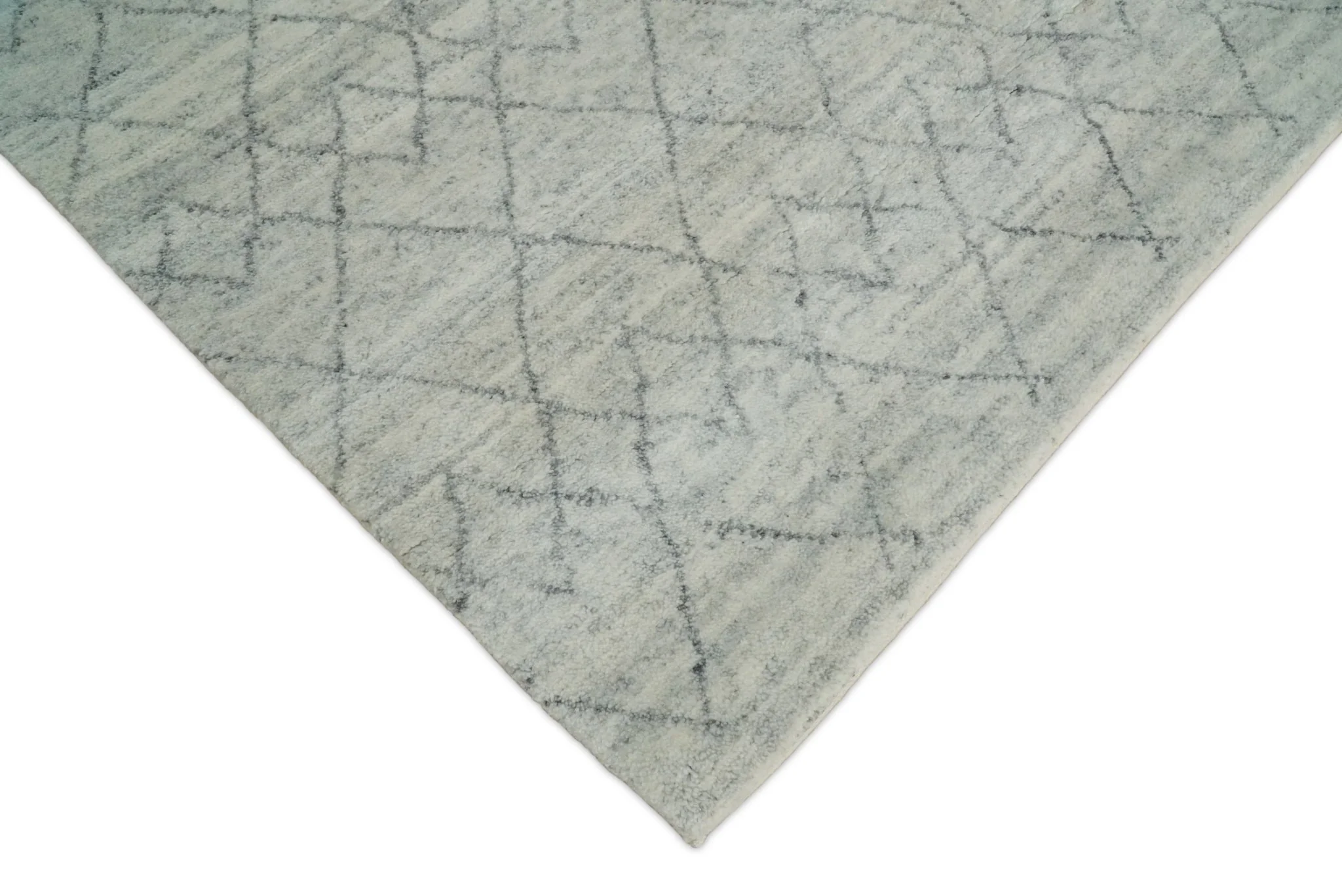 Hand Woven Silver and Gray 8x10 Trellis Moroccan Rug Made with Fine Wool | TRDCP79810 - Image 4