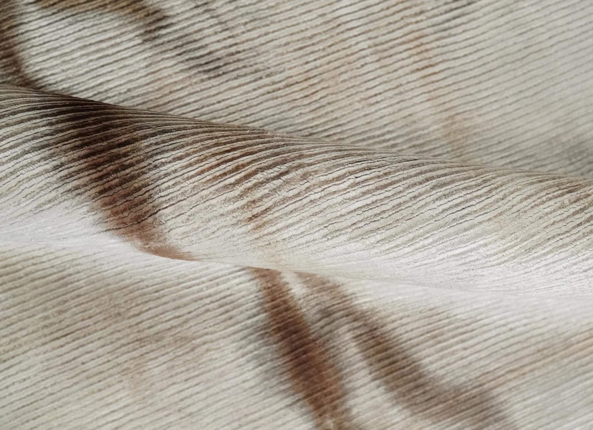 5x8 Hand Woven and Carved Silver and Brown Floral Art Silk Rug | KNT3 - Image 6