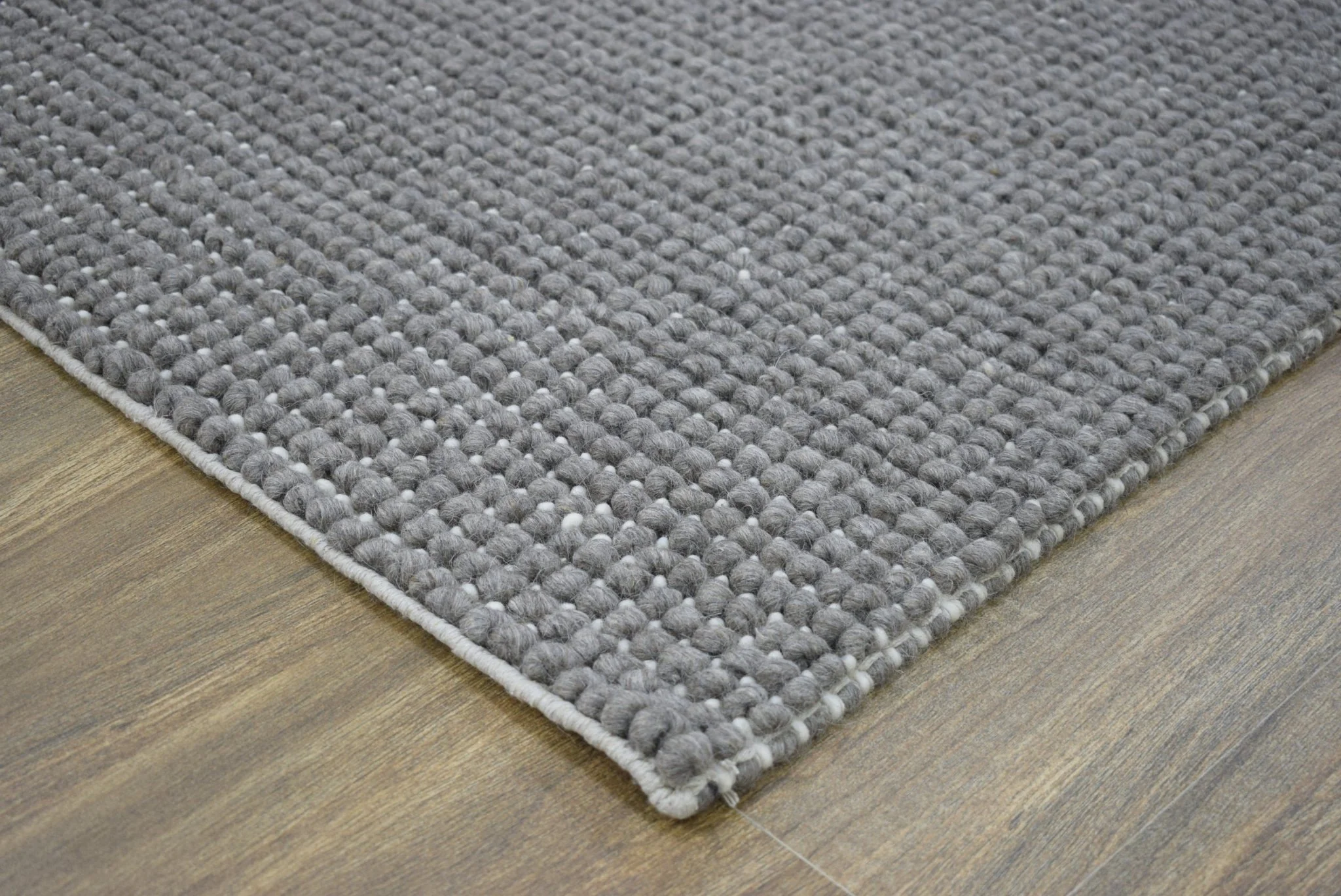 Hand Woven Chunky Fine Wool Contemporary Solid Area Rug - Image 7