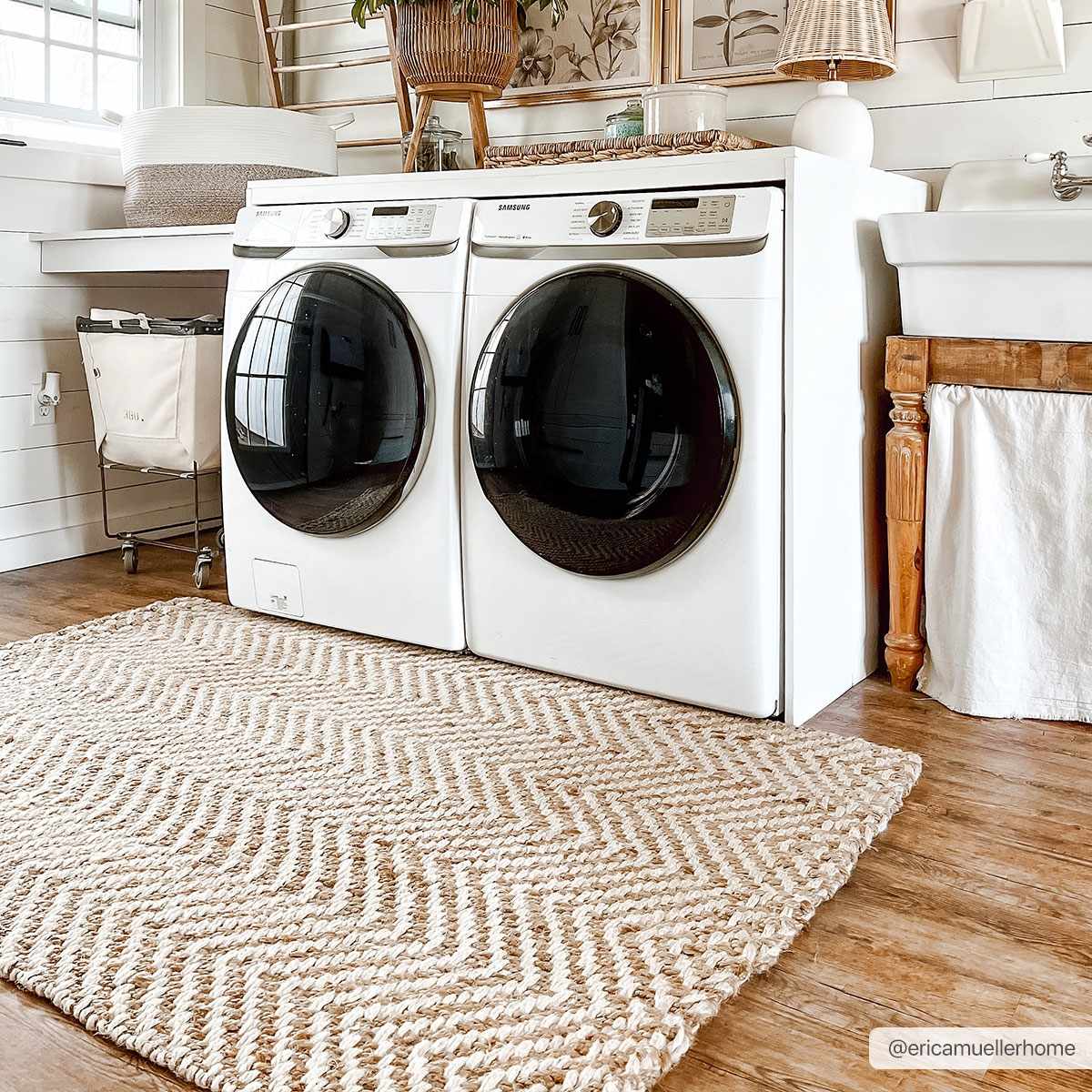 Hand Woven Ivory and Gold Textured Chevron Design Multi Size Jute Area Rug - Image 4