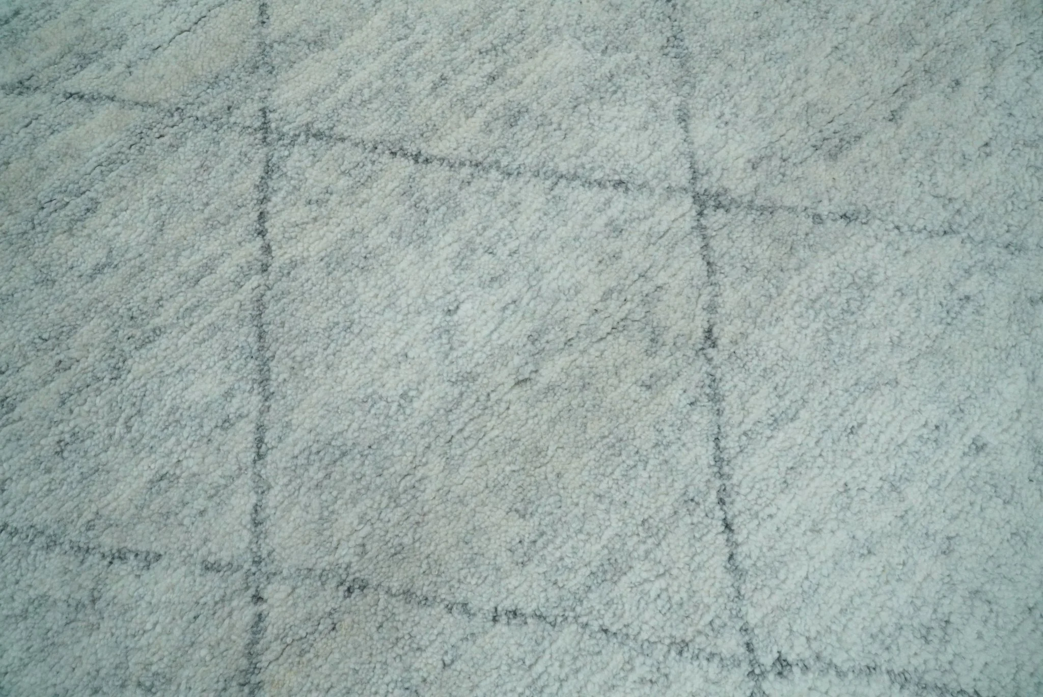 Hand Woven Silver and Gray 8x10 Trellis Moroccan Rug Made with Fine Wool | TRDCP105810 - Image 3