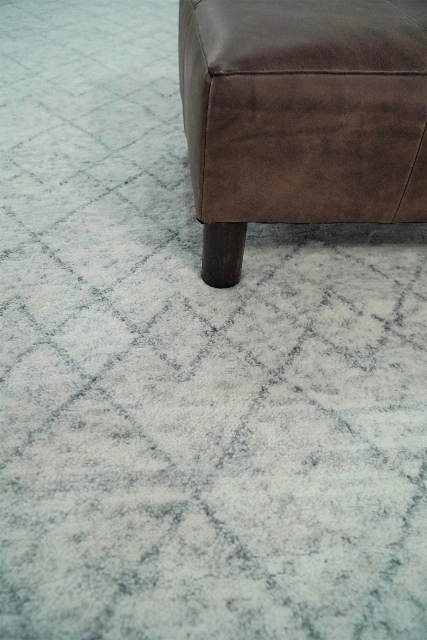 Hand Woven Silver and Gray 9x12 Trellis Moroccan Rug Made with Fine Wool | TRDCP100912 - Image 2