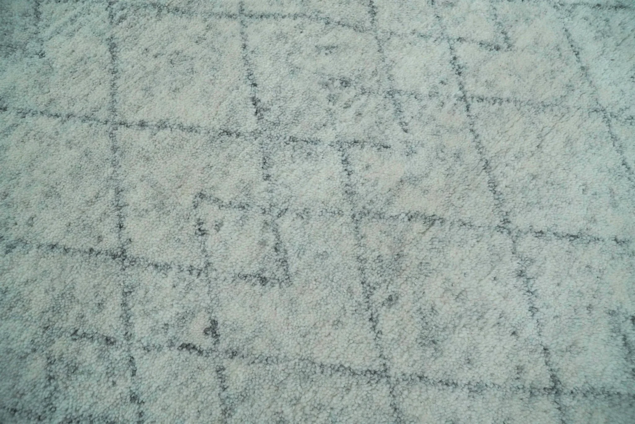 Hand Woven Silver and Gray 9x12 Trellis Moroccan Rug Made with Fine Wool | TRDCP100912 - Image 3