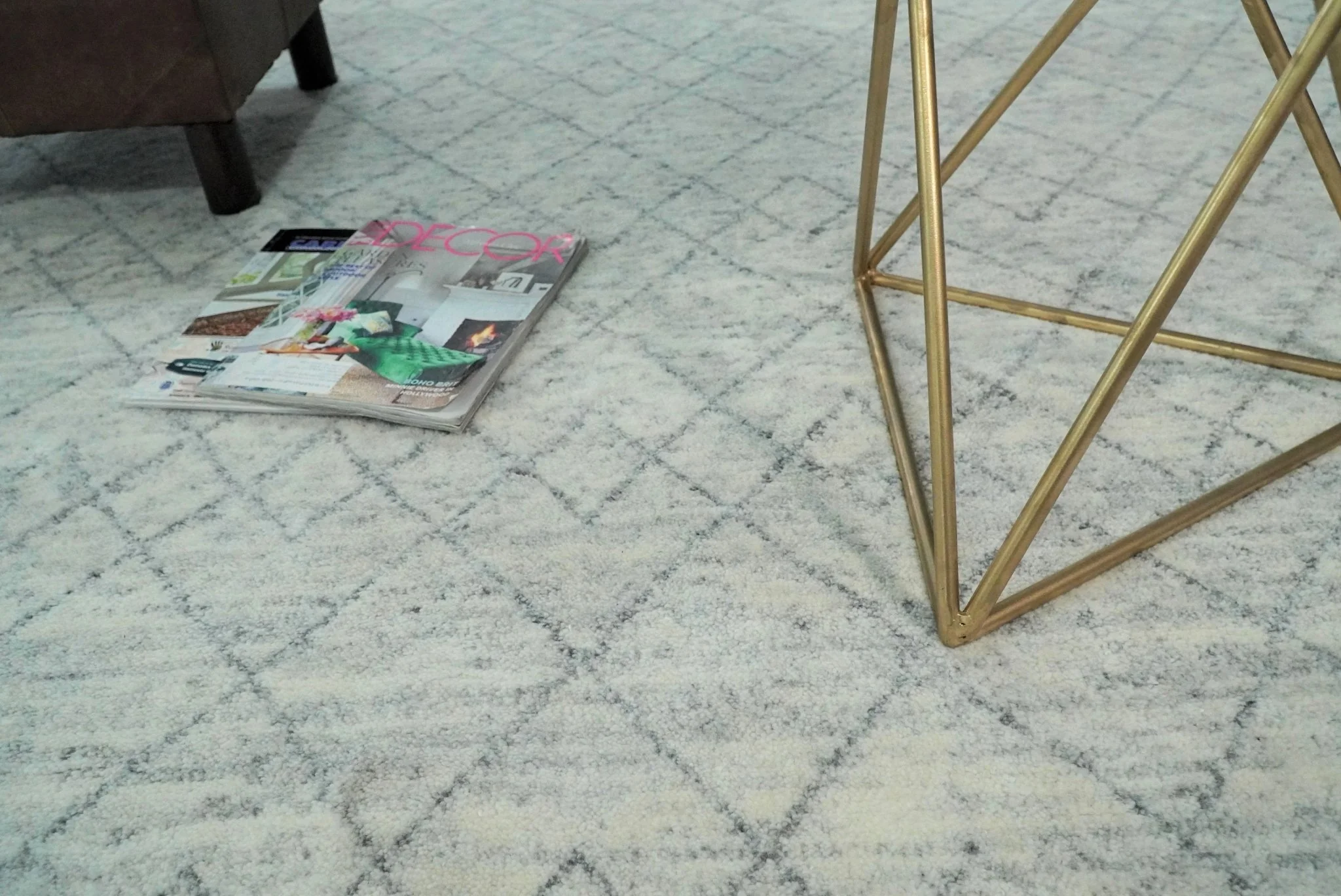 Hand Woven Silver and Gray 9x12 Trellis Moroccan Rug Made with Fine Wool | TRDCP100912 - Image 5