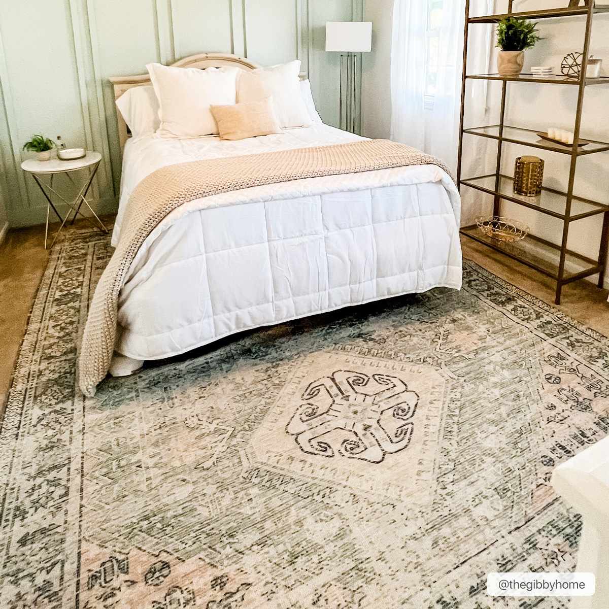 Hand Woven Traditional Heriz Green and Peach area rug - Image 2