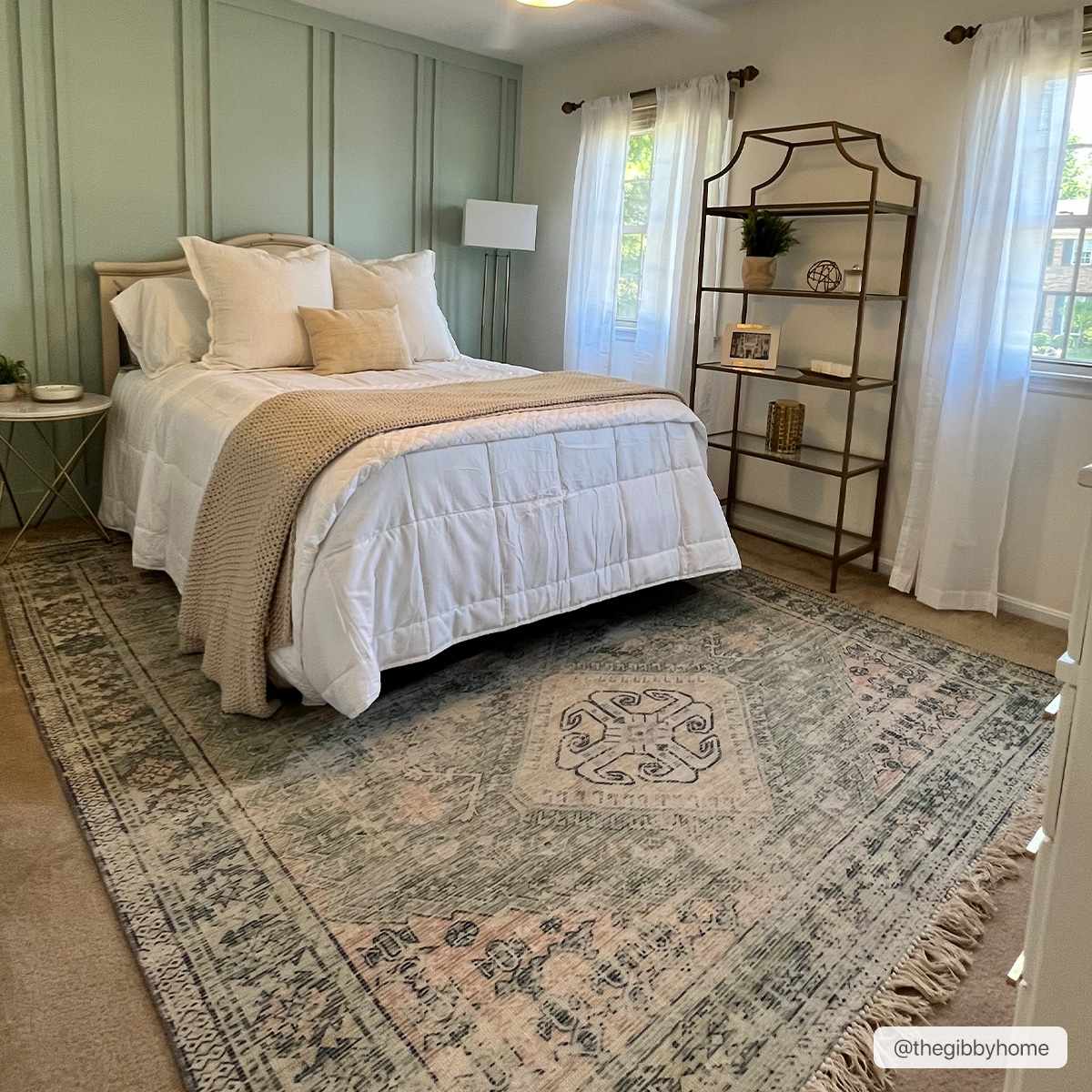 Hand Woven Traditional Heriz Green and Peach area rug - Image 4