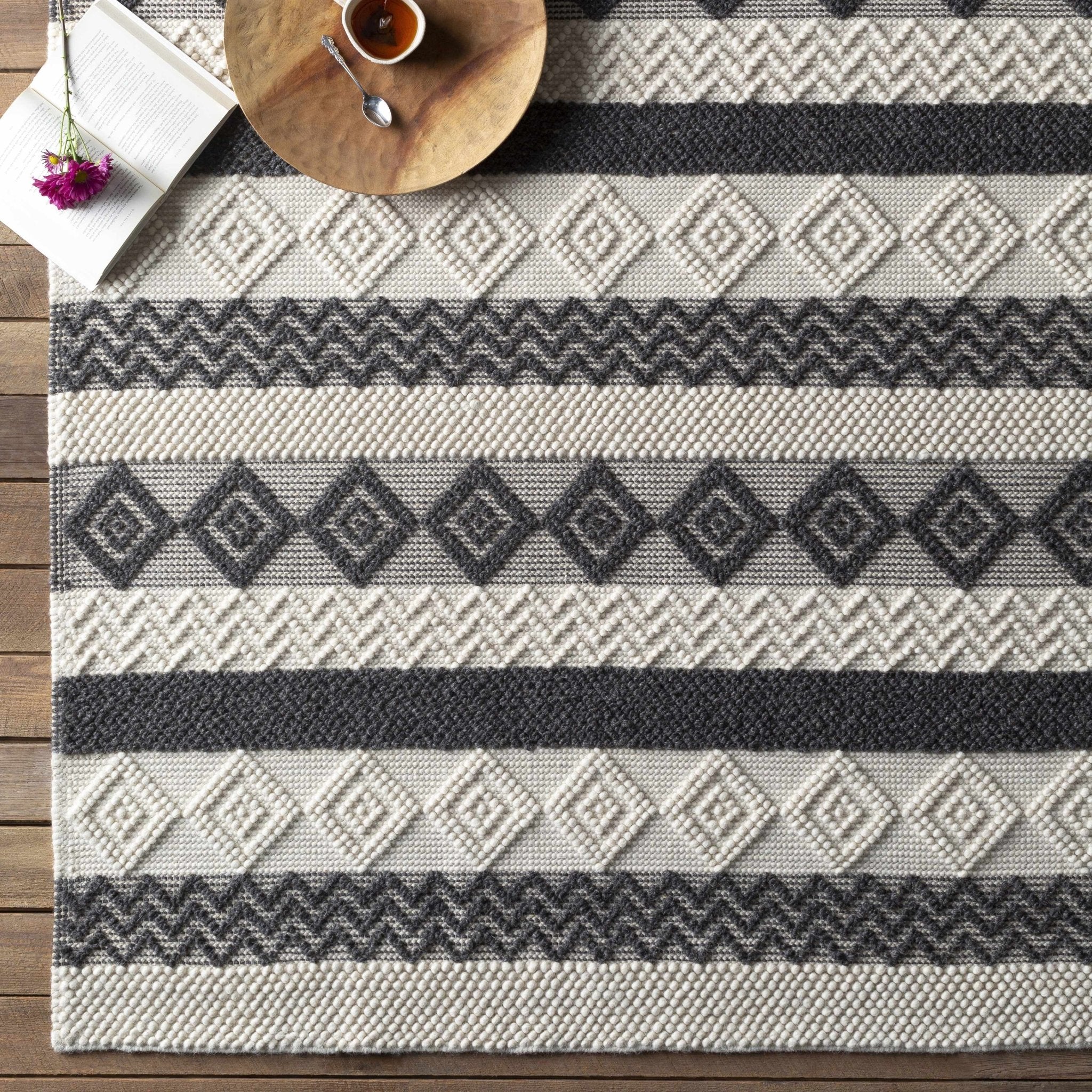 Hand Woven Tribal look Ivory and Charcoal Geometrical Tasseled wool Area Rug - Image 7