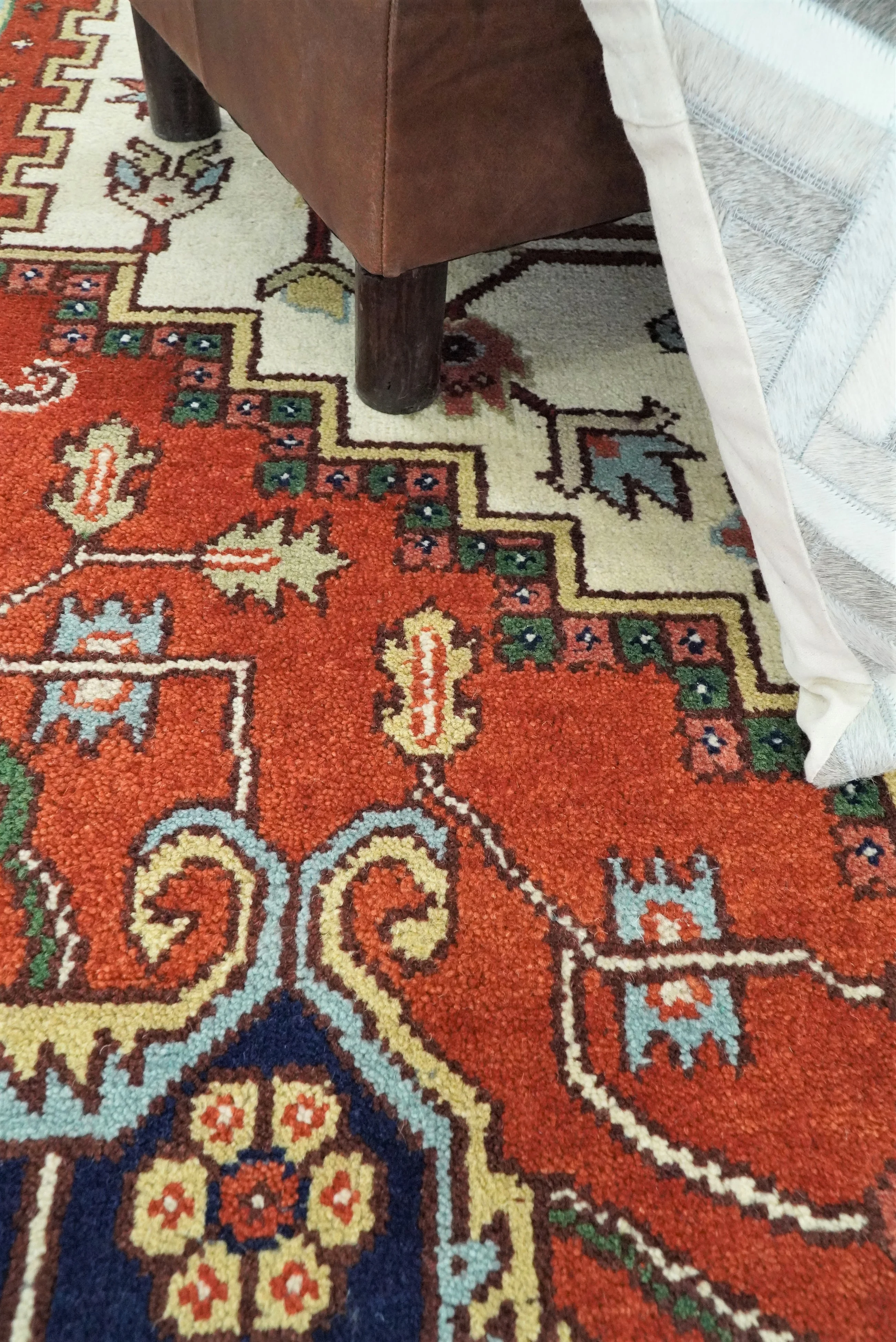 8x8, 8x10, 9x12,10x14 and 12x15 Hand Knotted Ivory and Blue Traditional Heriz Serapi Antique Wool Rug | TRDCP76 - Image 5