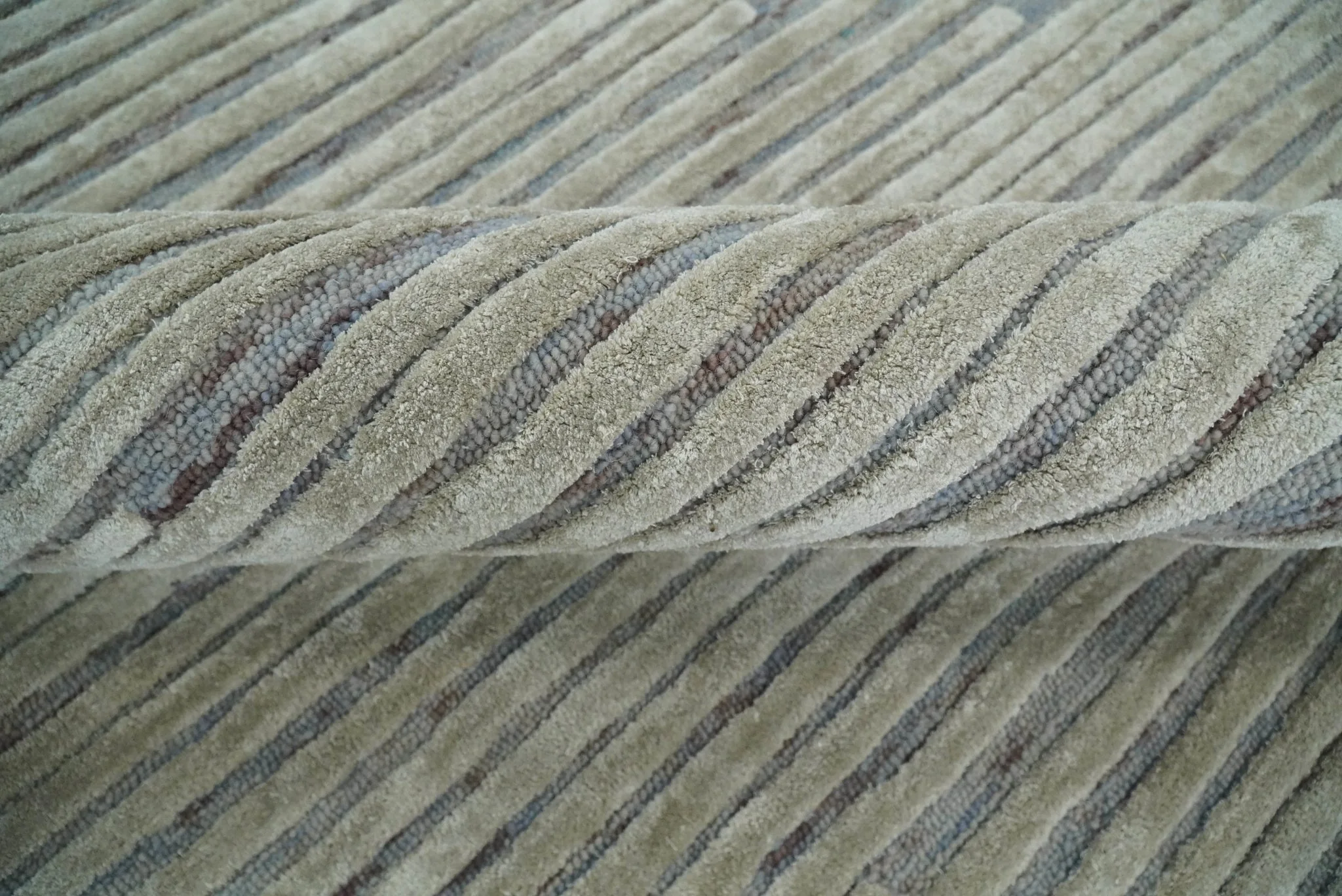Beige and Blue Handmade 8x10 Wool and Silk Area Rug - Image 11