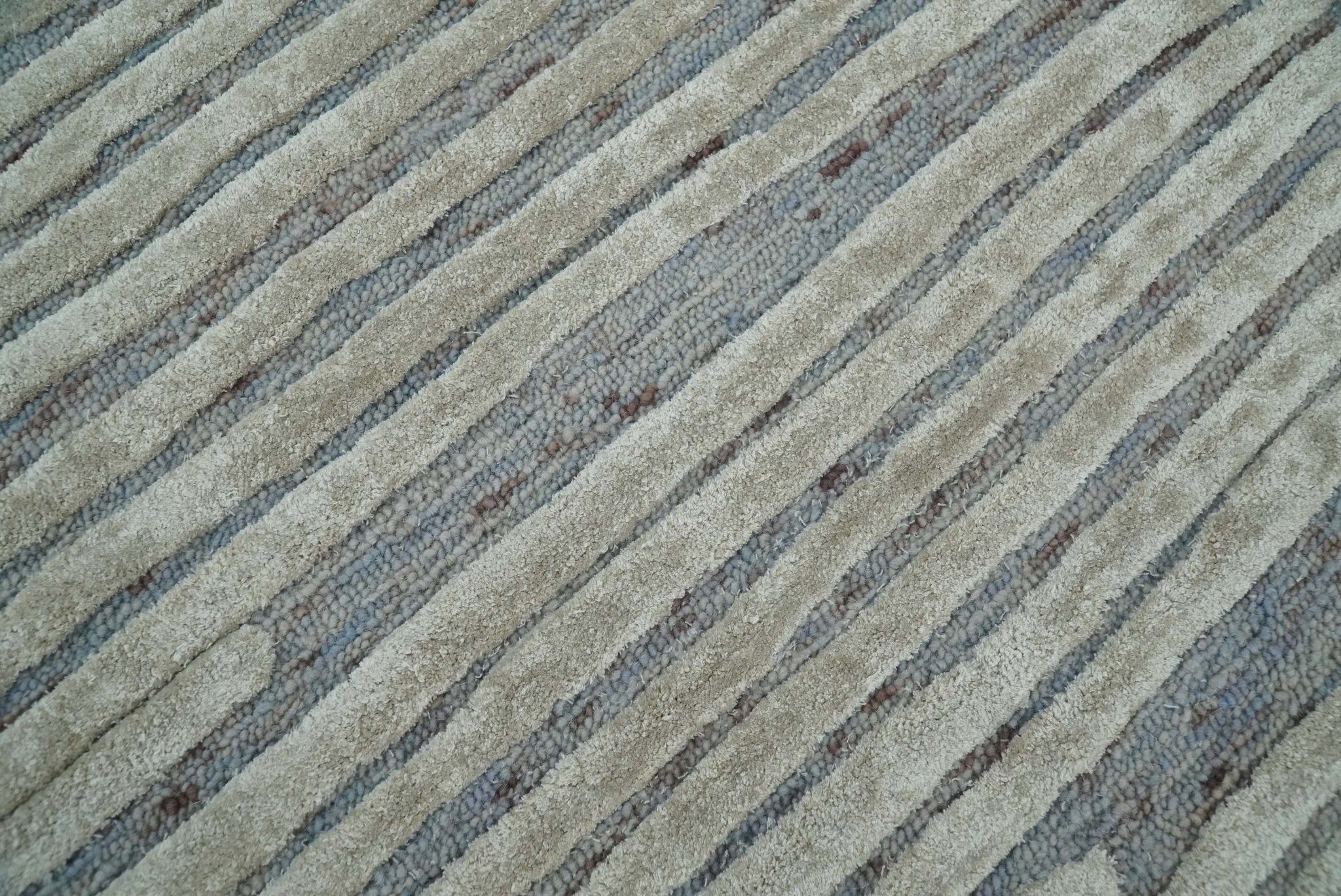 Beige and Blue Handmade 8x10 Wool and Silk Area Rug - Image 3