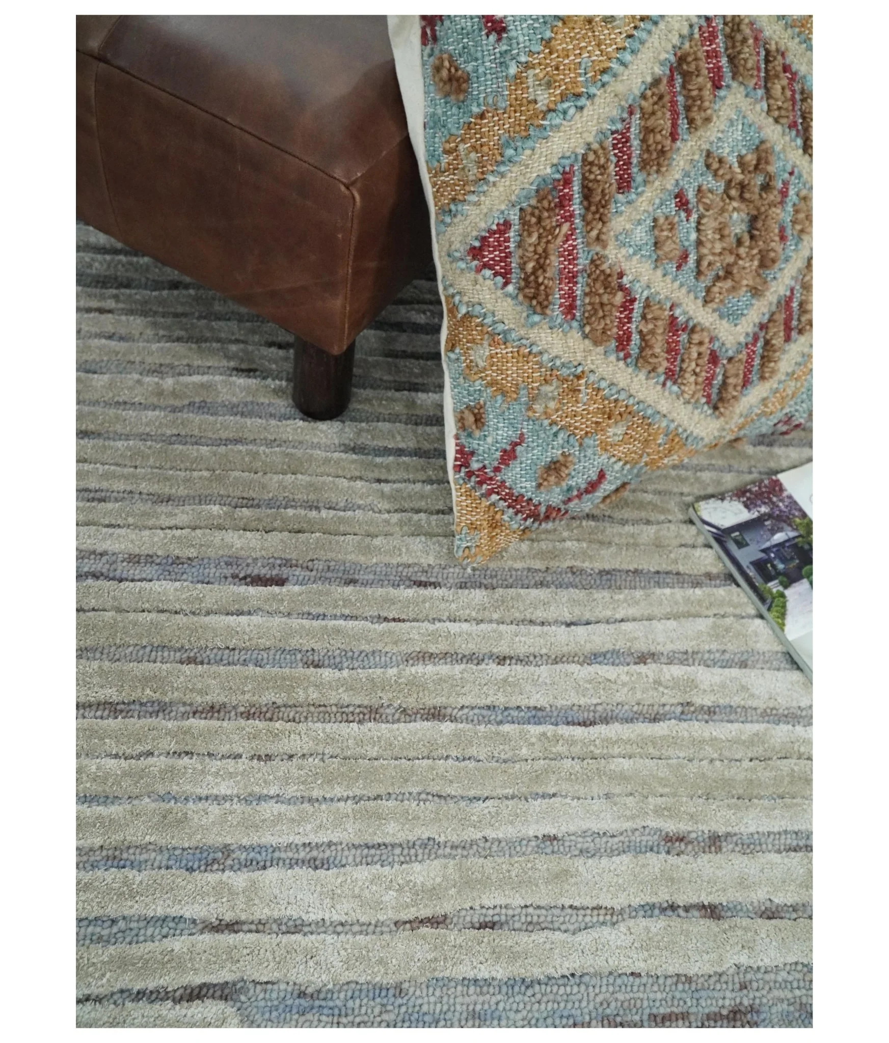 Beige and Blue Handmade 8x10 Wool and Silk Area Rug - Image 7