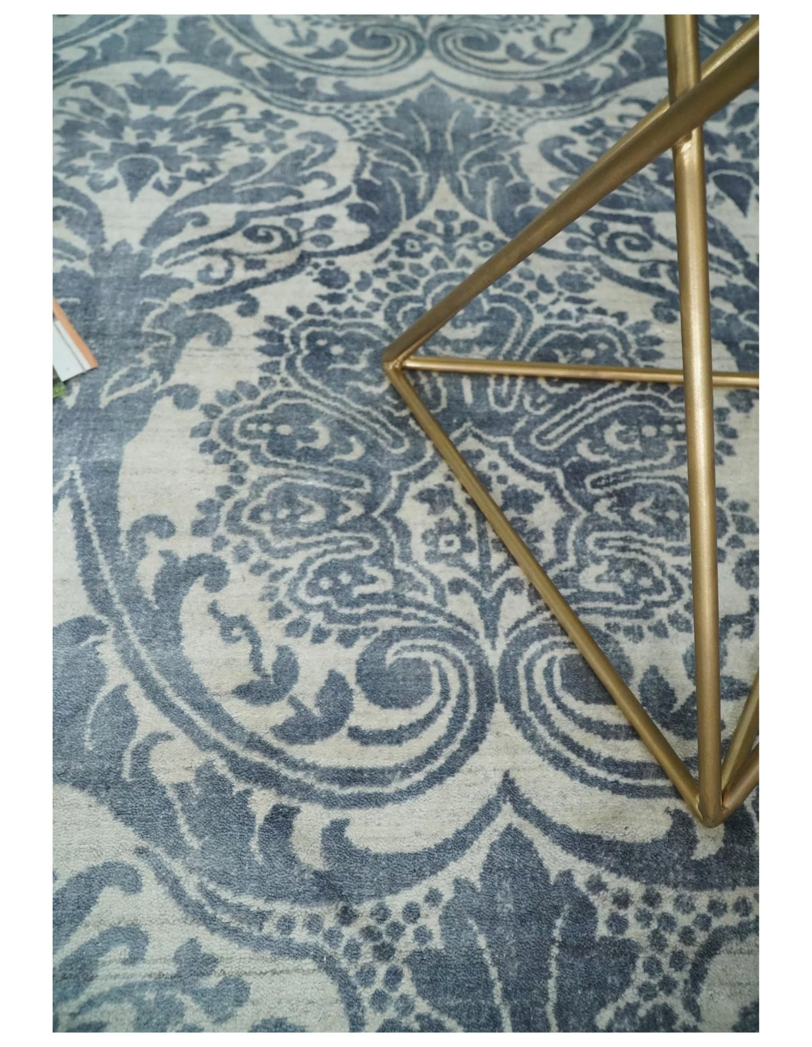 Handmade 7.8x9.10 Damask Ivory and gray Blended Wool and Bamboo Silk Area Rug - Image 6
