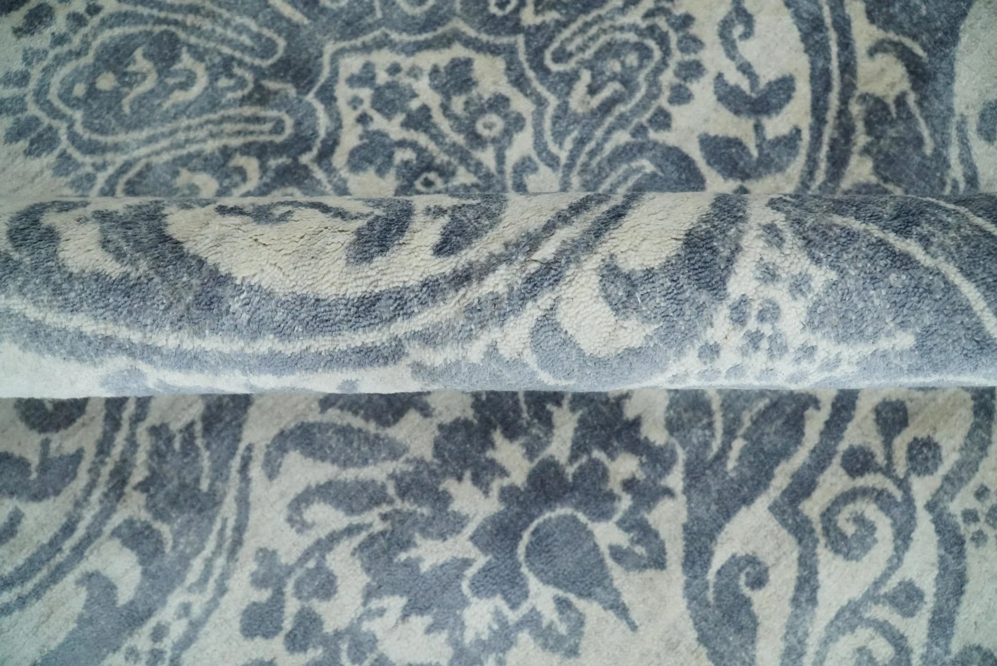 Handmade 7.8x9.10 Damask Ivory and gray Blended Wool and Bamboo Silk Area Rug - Image 9