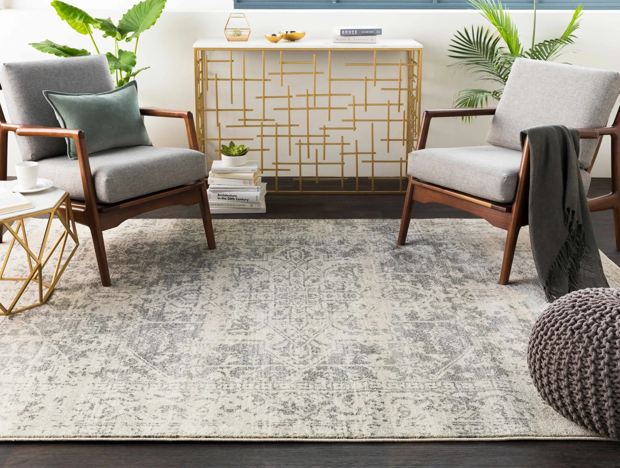 Traditional Heriz Design Gray and Beige Medallion Area Rug - Image 10