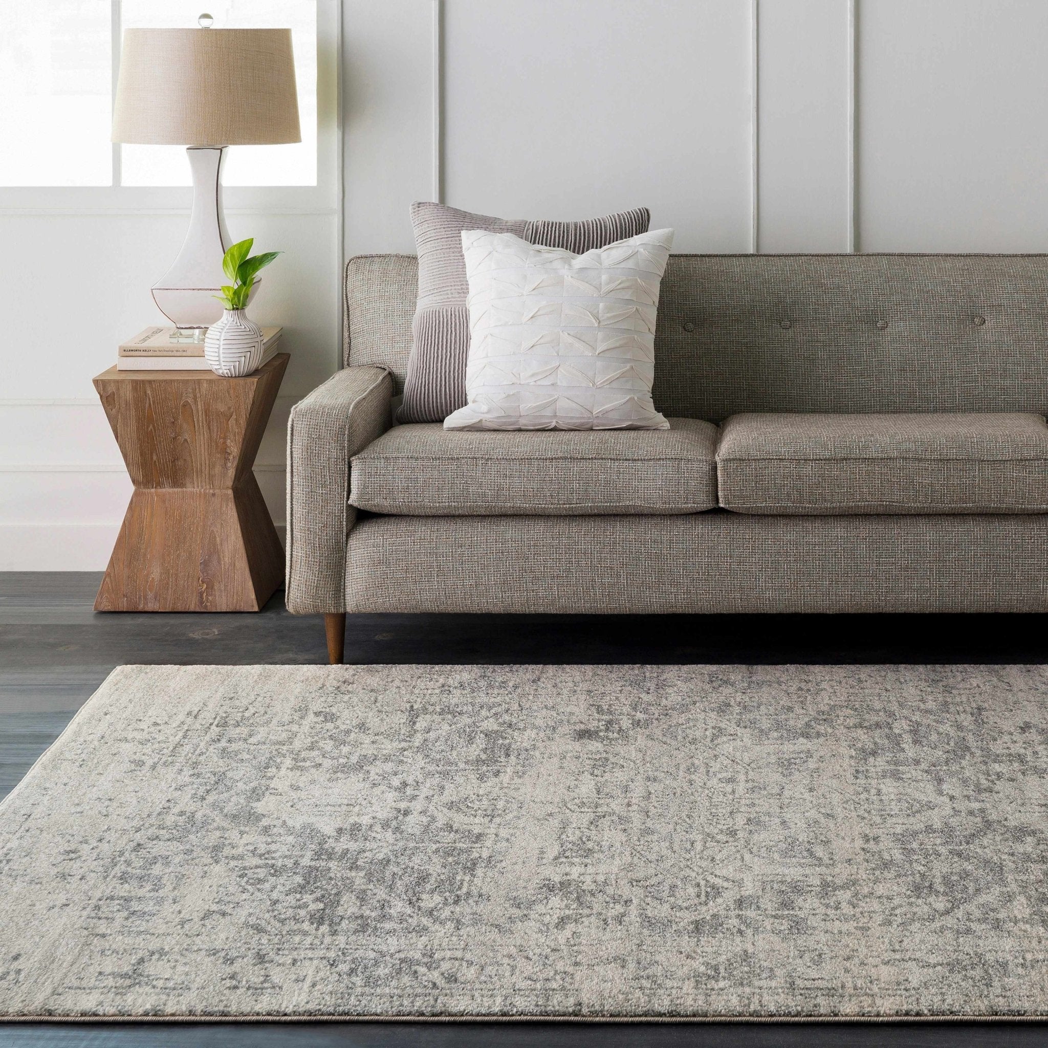 Traditional Heriz Design Gray and Beige Medallion Area Rug - Image 11