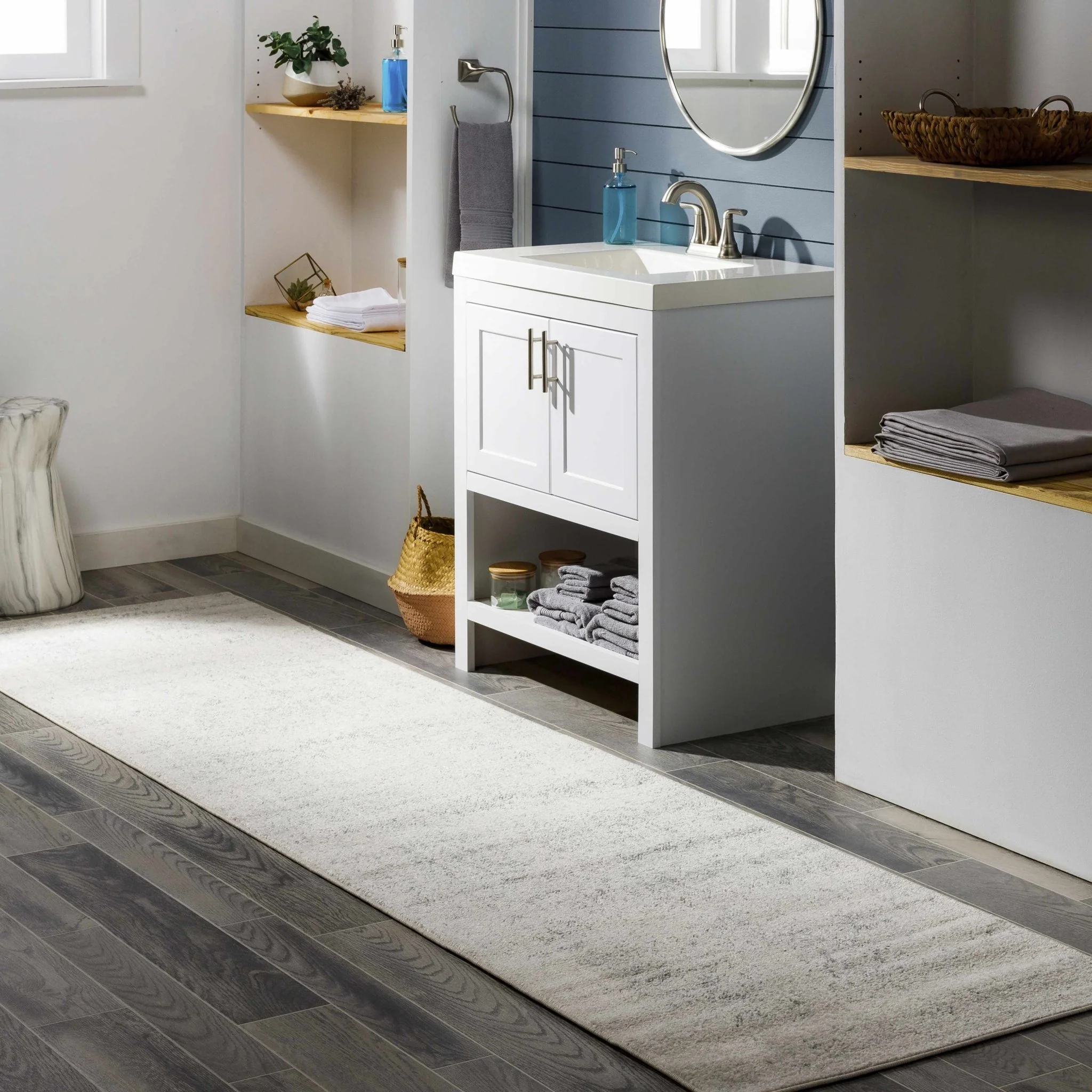 Traditional Heriz Design Gray and Beige Medallion Area Rug - Image 6