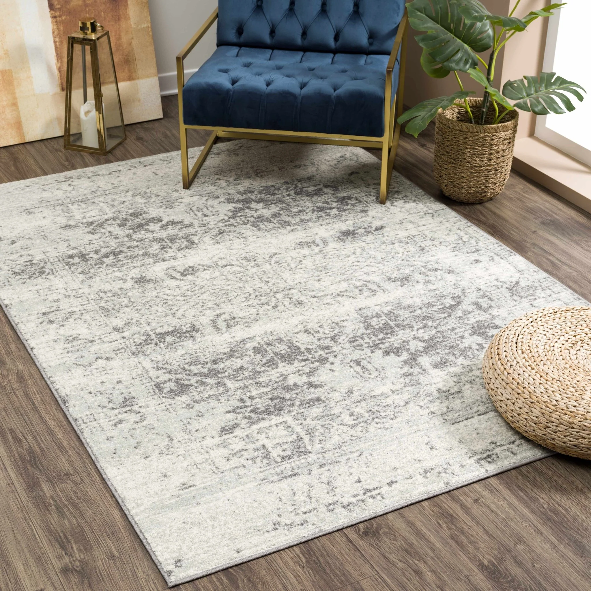Traditional Heriz Design Gray and Beige Medallion Area Rug - Image 7
