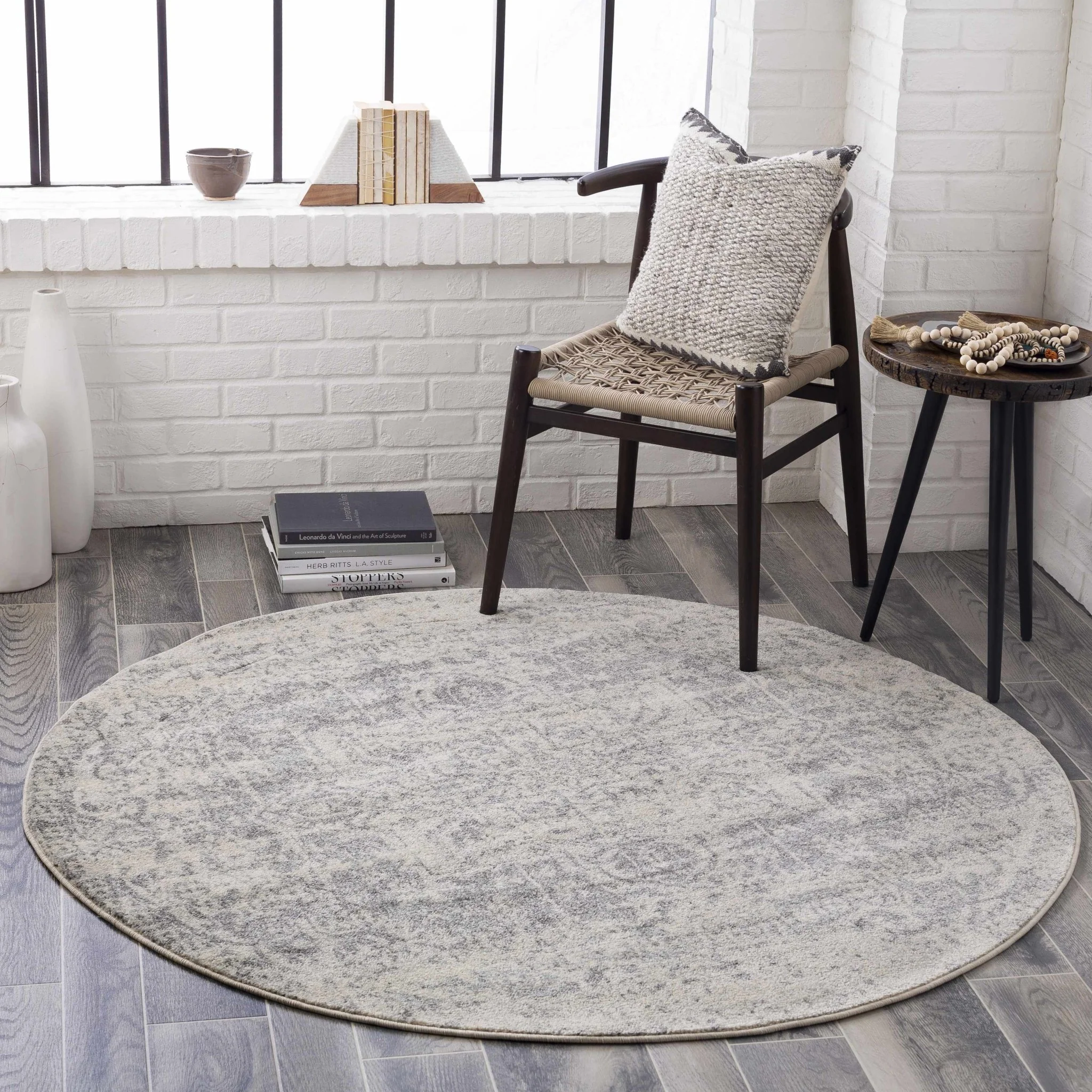 Traditional Heriz Design Gray and Beige Medallion Area Rug - Image 8